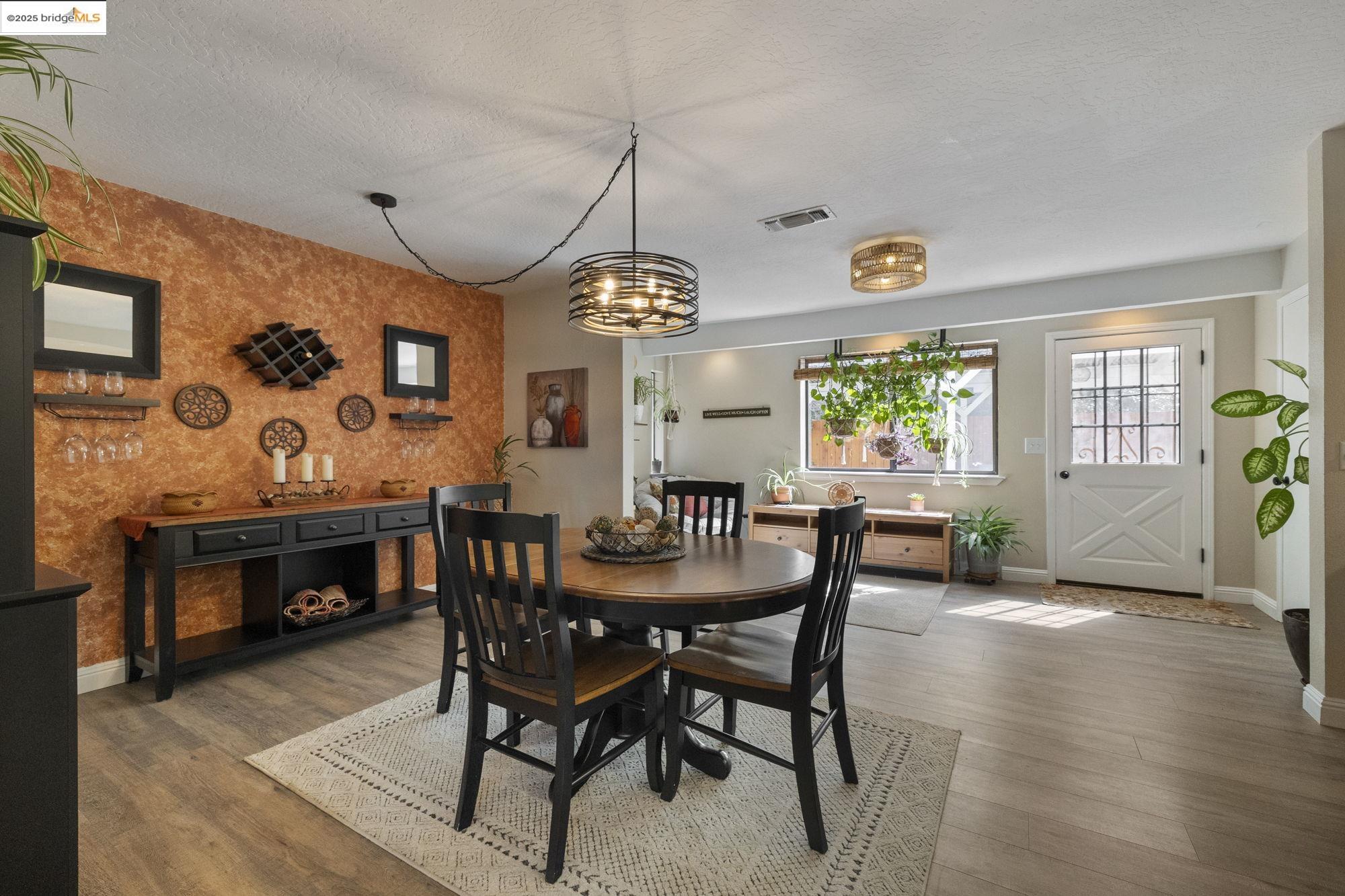 Detail Gallery Image 11 of 34 For 20112 Shawnee Dr, Sonora,  CA 95370 - 3 Beds | 2 Baths