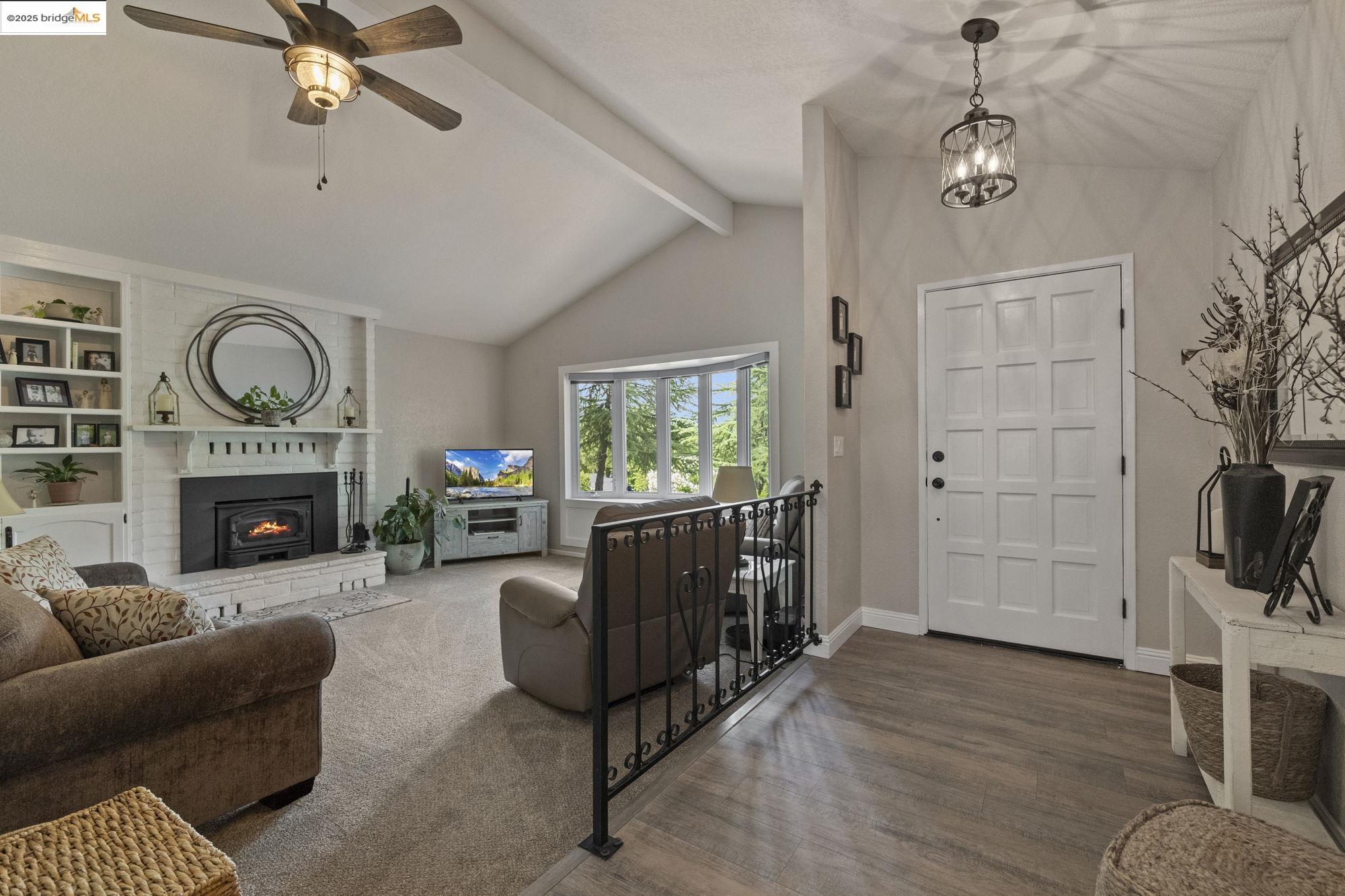 Detail Gallery Image 3 of 34 For 20112 Shawnee Dr, Sonora,  CA 95370 - 3 Beds | 2 Baths