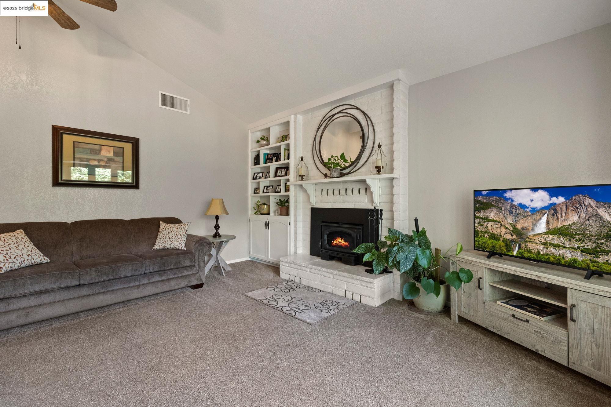 Detail Gallery Image 5 of 34 For 20112 Shawnee Dr, Sonora,  CA 95370 - 3 Beds | 2 Baths