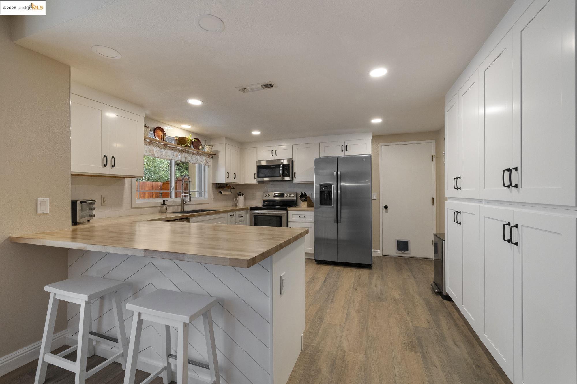 Detail Gallery Image 8 of 34 For 20112 Shawnee Dr, Sonora,  CA 95370 - 3 Beds | 2 Baths