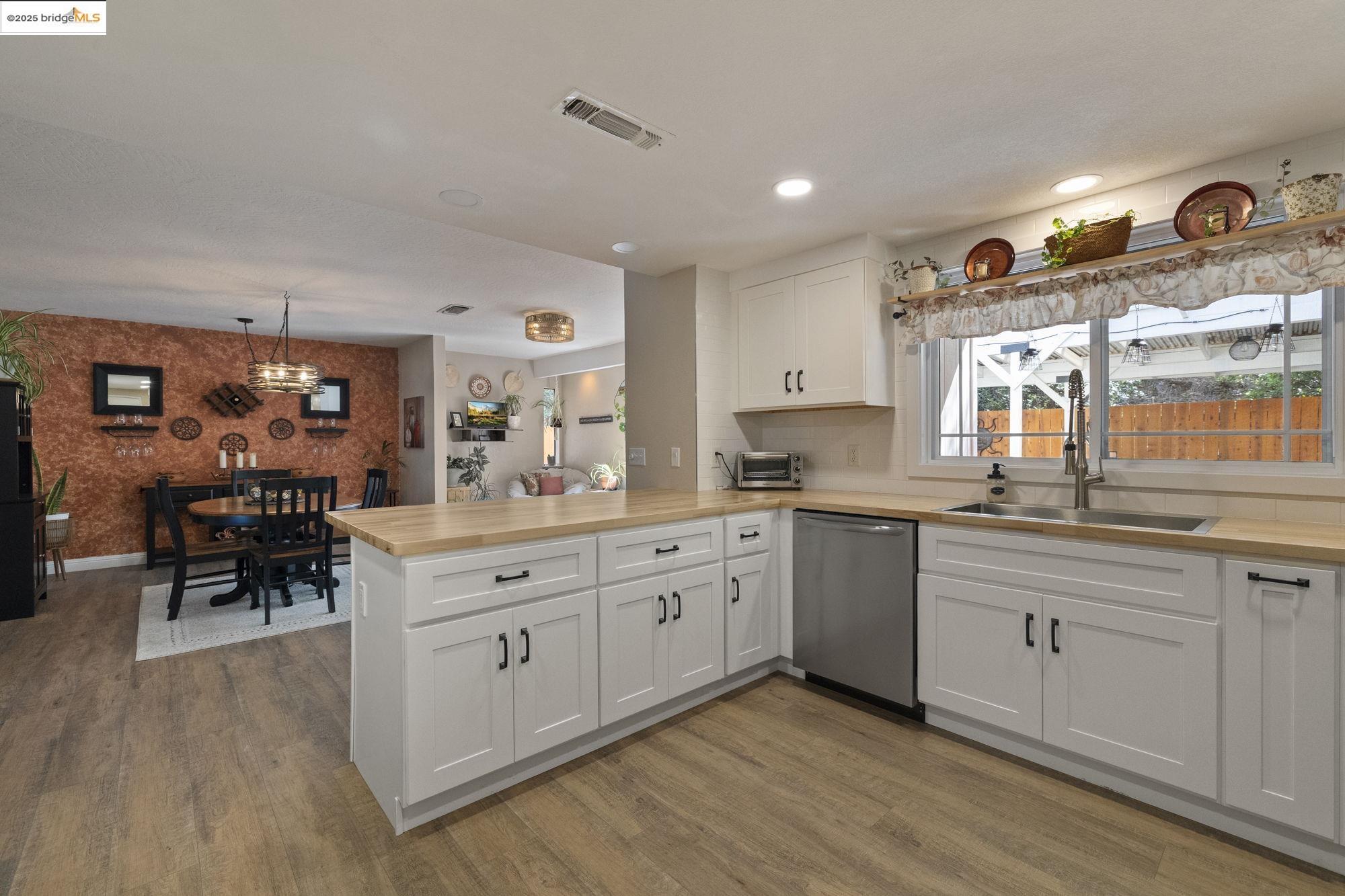 Detail Gallery Image 10 of 34 For 20112 Shawnee Dr, Sonora,  CA 95370 - 3 Beds | 2 Baths