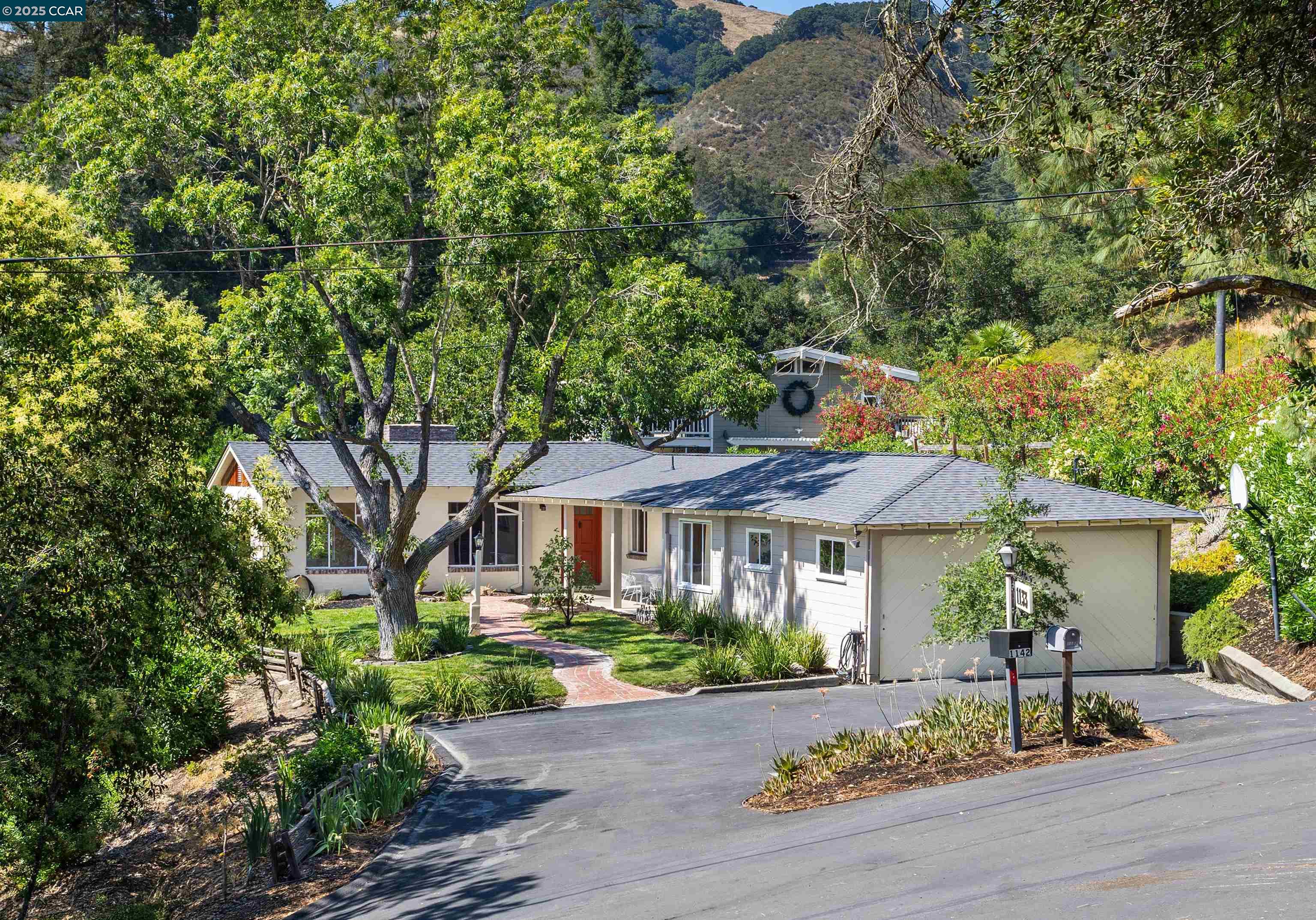 Detail Gallery Image 1 of 1 For 1133 N Thompson Rd, Lafayette,  CA 94549 - 3 Beds | 2 Baths