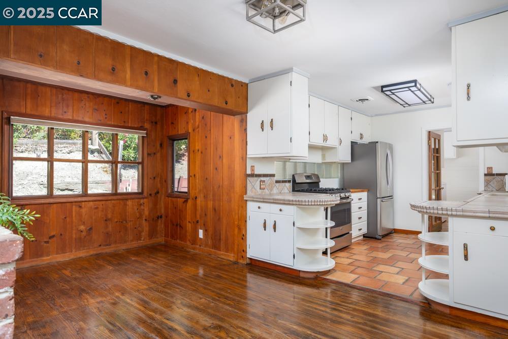 Detail Gallery Image 13 of 29 For 1133 N Thompson Rd, Lafayette,  CA 94549 - 3 Beds | 2 Baths