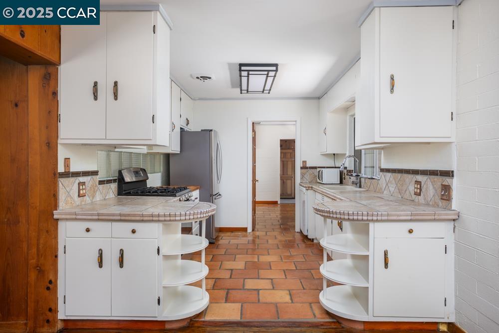 Detail Gallery Image 16 of 29 For 1133 N Thompson Rd, Lafayette,  CA 94549 - 3 Beds | 2 Baths