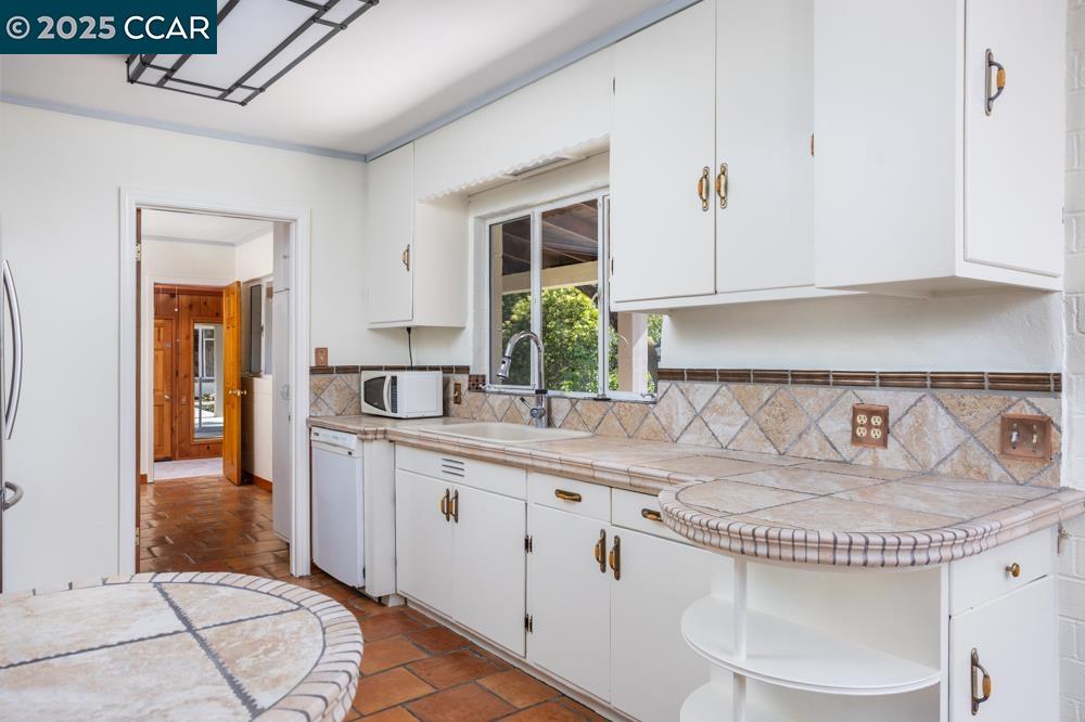 Detail Gallery Image 17 of 29 For 1133 N Thompson Rd, Lafayette,  CA 94549 - 3 Beds | 2 Baths