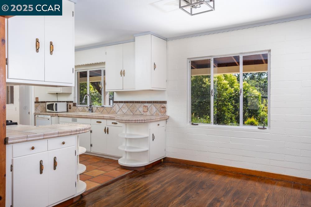 Detail Gallery Image 19 of 29 For 1133 N Thompson Rd, Lafayette,  CA 94549 - 3 Beds | 2 Baths