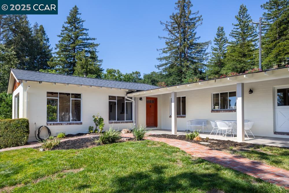 Detail Gallery Image 4 of 29 For 1133 N Thompson Rd, Lafayette,  CA 94549 - 3 Beds | 2 Baths