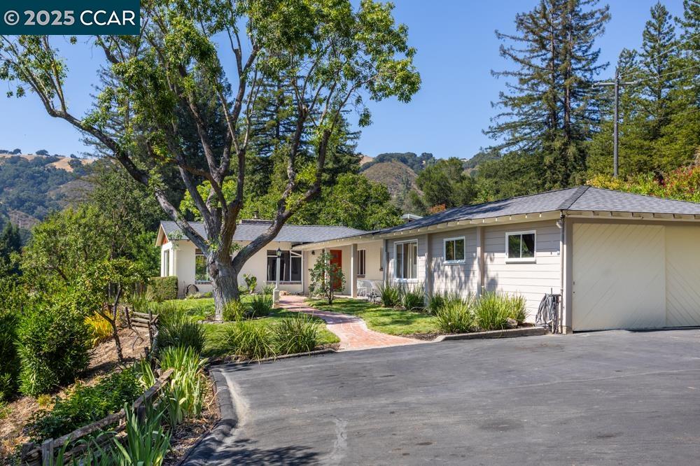 Detail Gallery Image 5 of 29 For 1133 N Thompson Rd, Lafayette,  CA 94549 - 3 Beds | 2 Baths