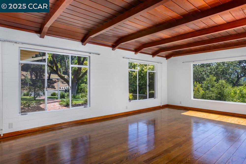 Detail Gallery Image 9 of 29 For 1133 N Thompson Rd, Lafayette,  CA 94549 - 3 Beds | 2 Baths