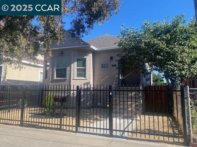 Detail Gallery Image 1 of 1 For 218 Bissell Ave, Richmond,  CA 94801 - 2 Beds | 1 Baths