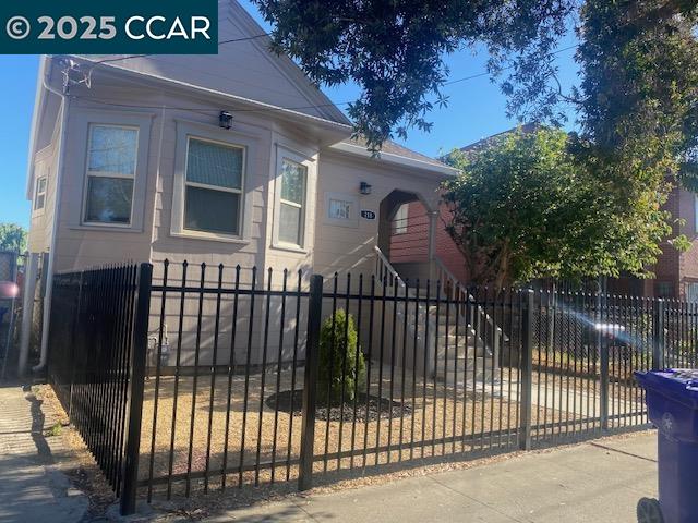 Detail Gallery Image 2 of 17 For 218 Bissell Ave, Richmond,  CA 94801 - 2 Beds | 1 Baths