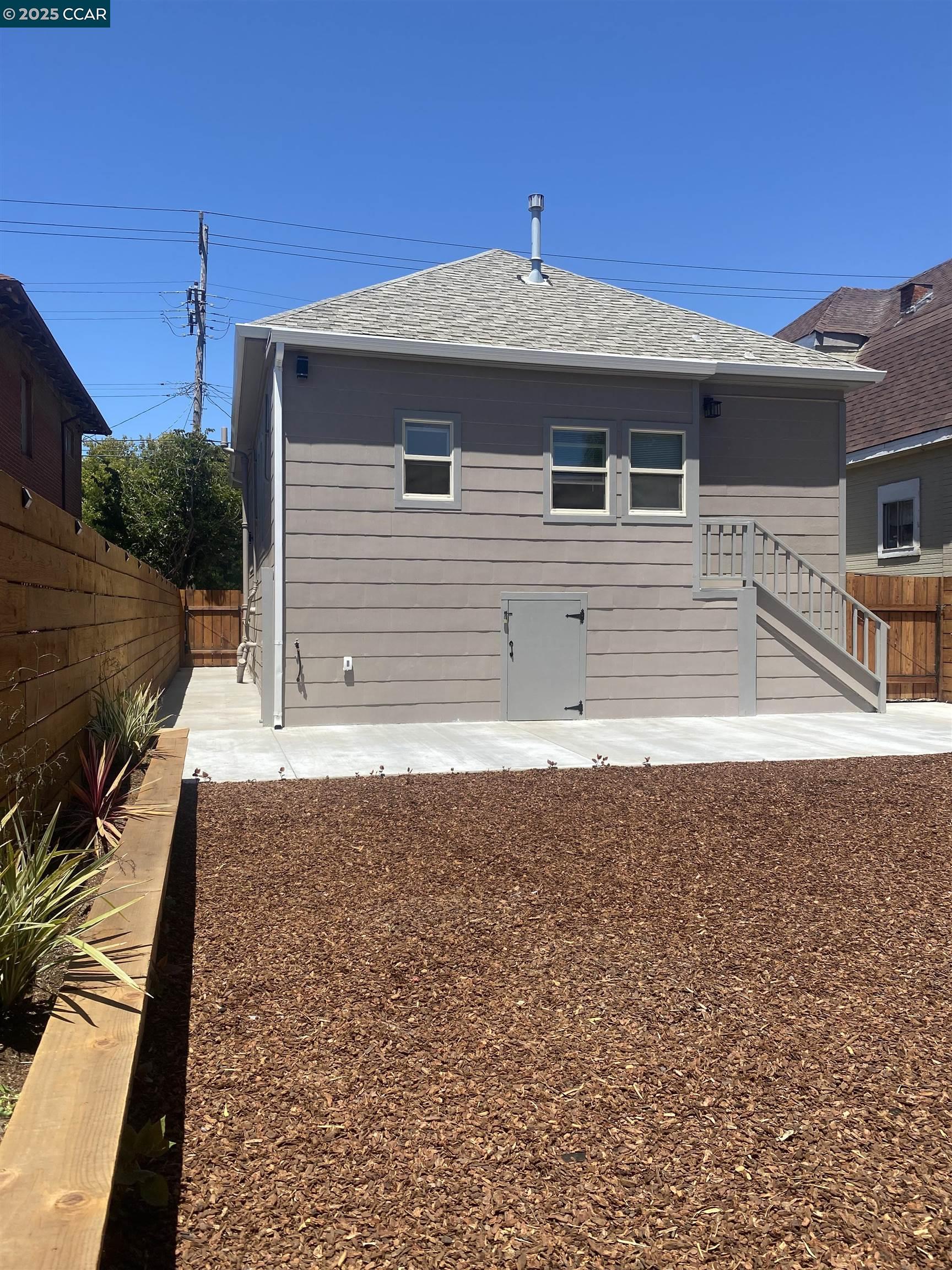 Detail Gallery Image 11 of 17 For 218 Bissell Ave, Richmond,  CA 94801 - 2 Beds | 1 Baths