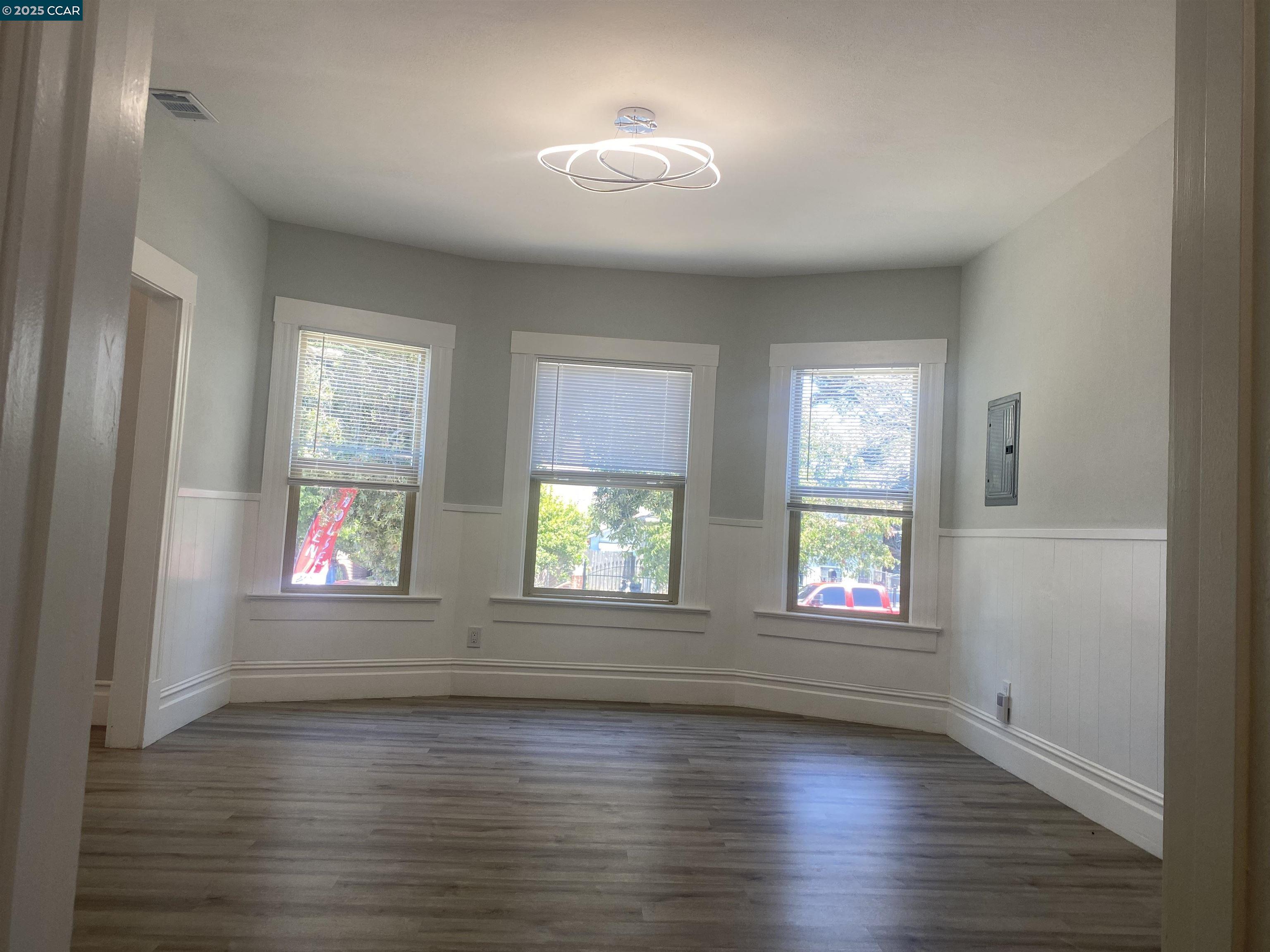 Detail Gallery Image 3 of 17 For 218 Bissell Ave, Richmond,  CA 94801 - 2 Beds | 1 Baths