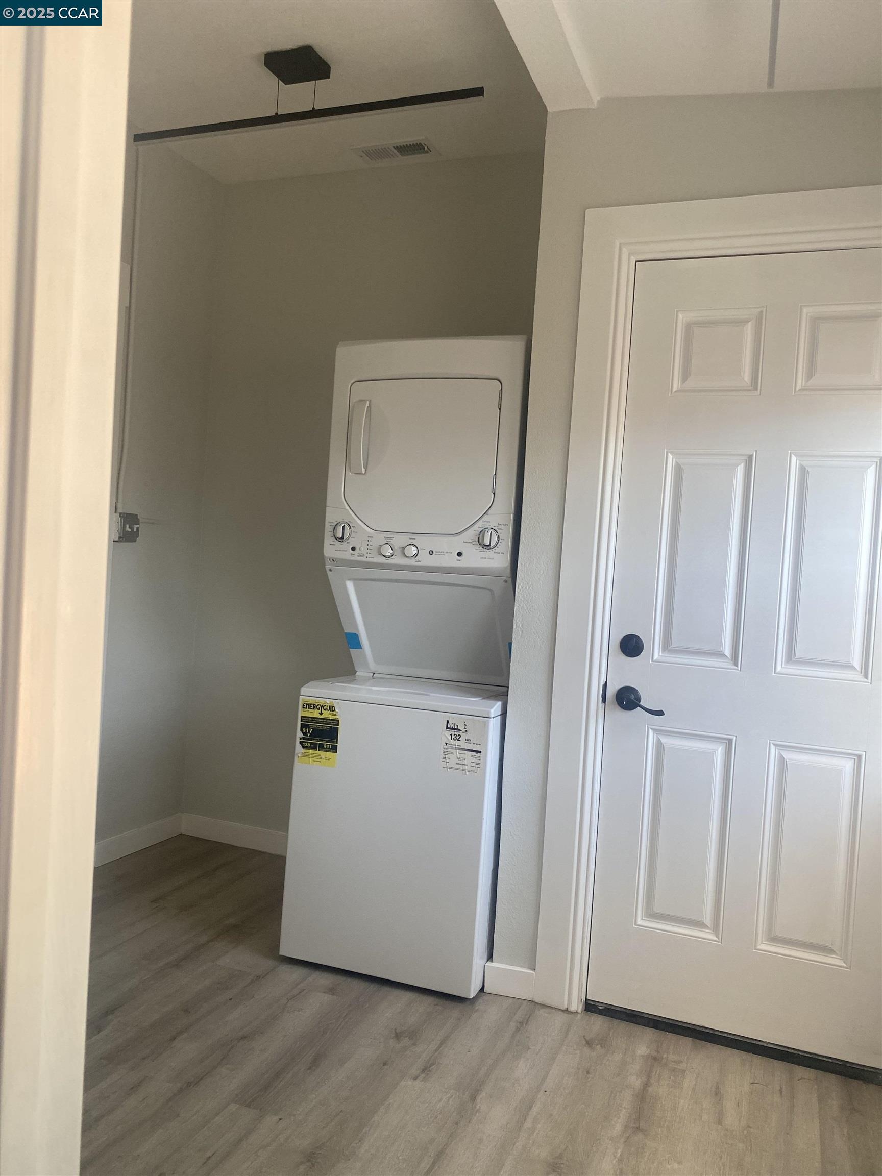 Detail Gallery Image 9 of 17 For 218 Bissell Ave, Richmond,  CA 94801 - 2 Beds | 1 Baths