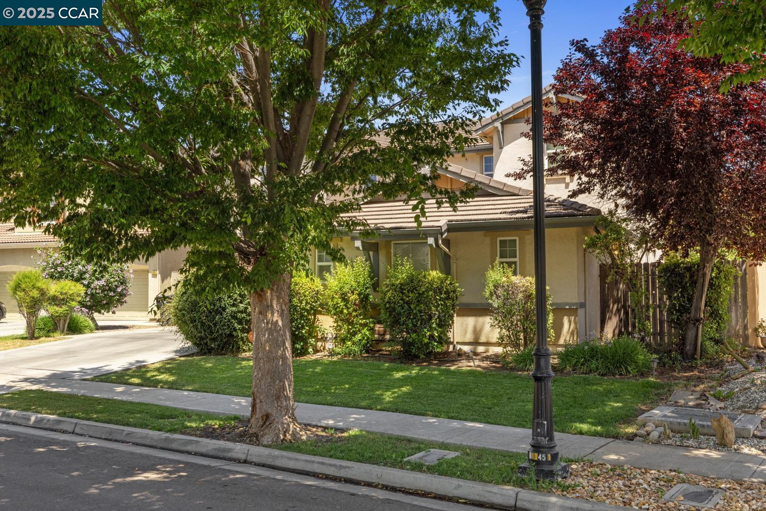 Detail Gallery Image 4 of 55 For 1117 Van Gogh Lane, Patterson,  CA 95363 - 4 Beds | 3/1 Baths