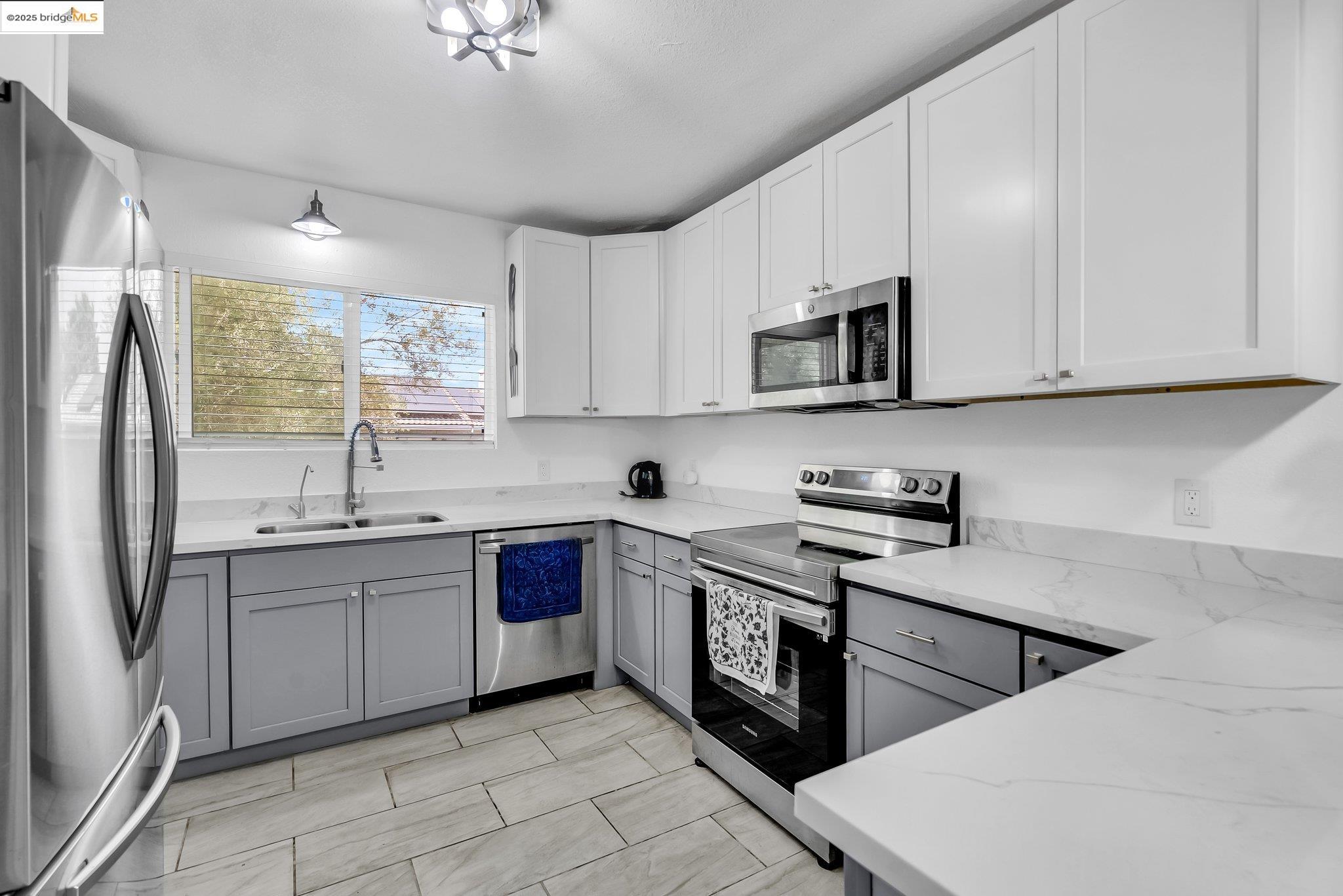 Detail Gallery Image 13 of 47 For 2350 W Shell Ave, Martinez,  CA 94553 - 4 Beds | 2 Baths