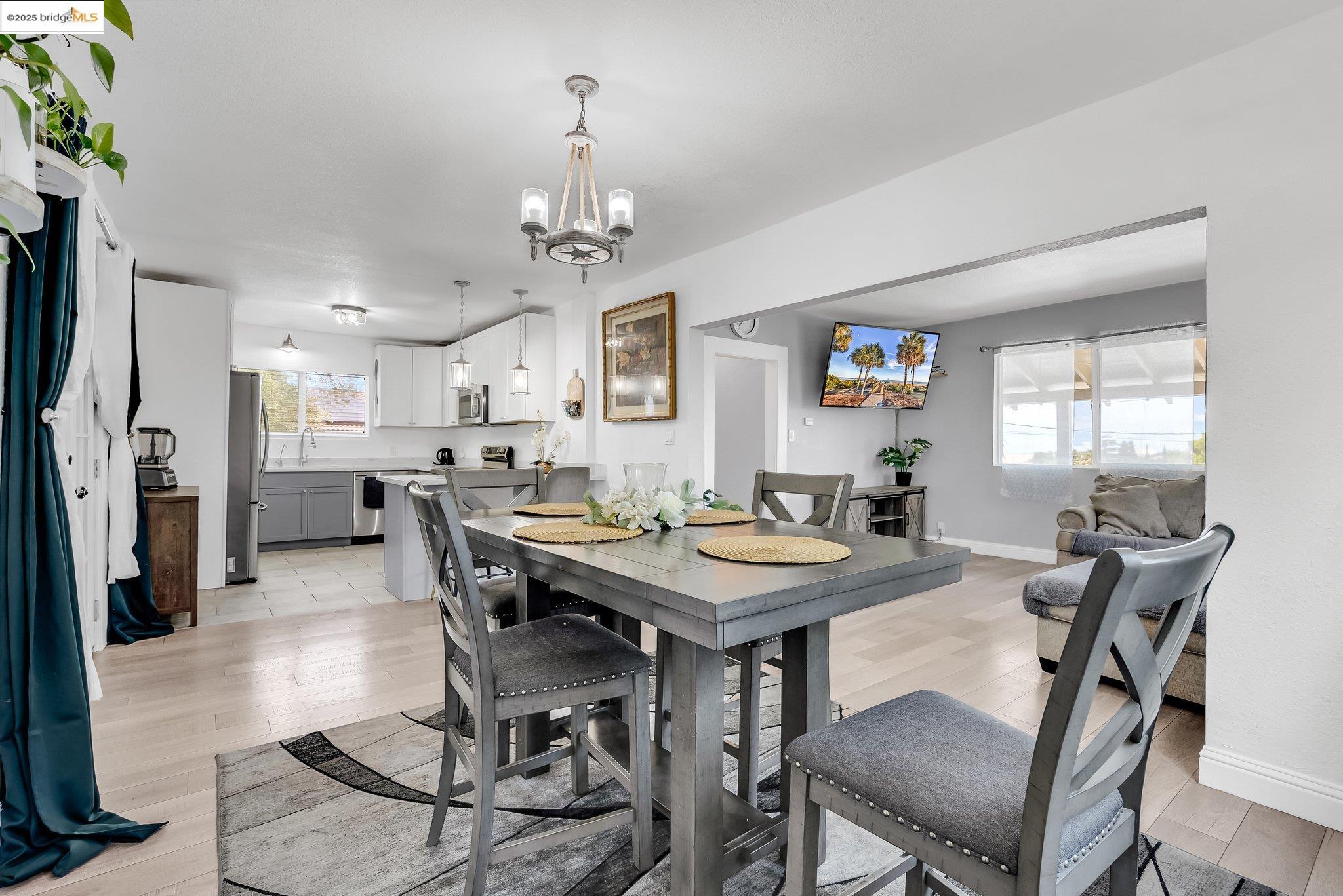 Detail Gallery Image 15 of 47 For 2350 W Shell Ave, Martinez,  CA 94553 - 4 Beds | 2 Baths