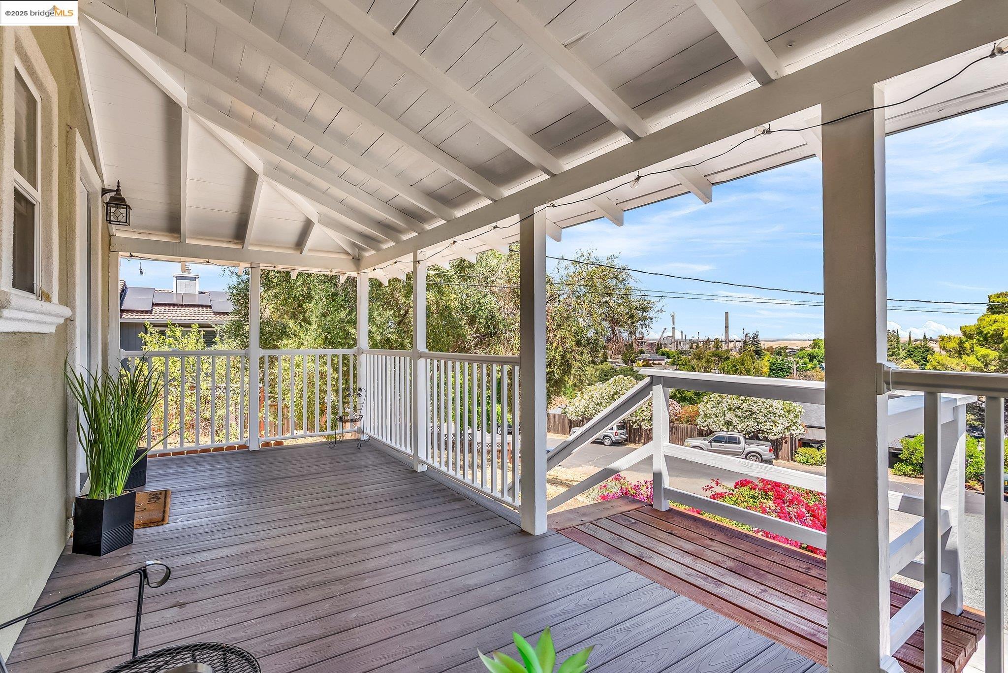 Detail Gallery Image 4 of 47 For 2350 W Shell Ave, Martinez,  CA 94553 - 4 Beds | 2 Baths