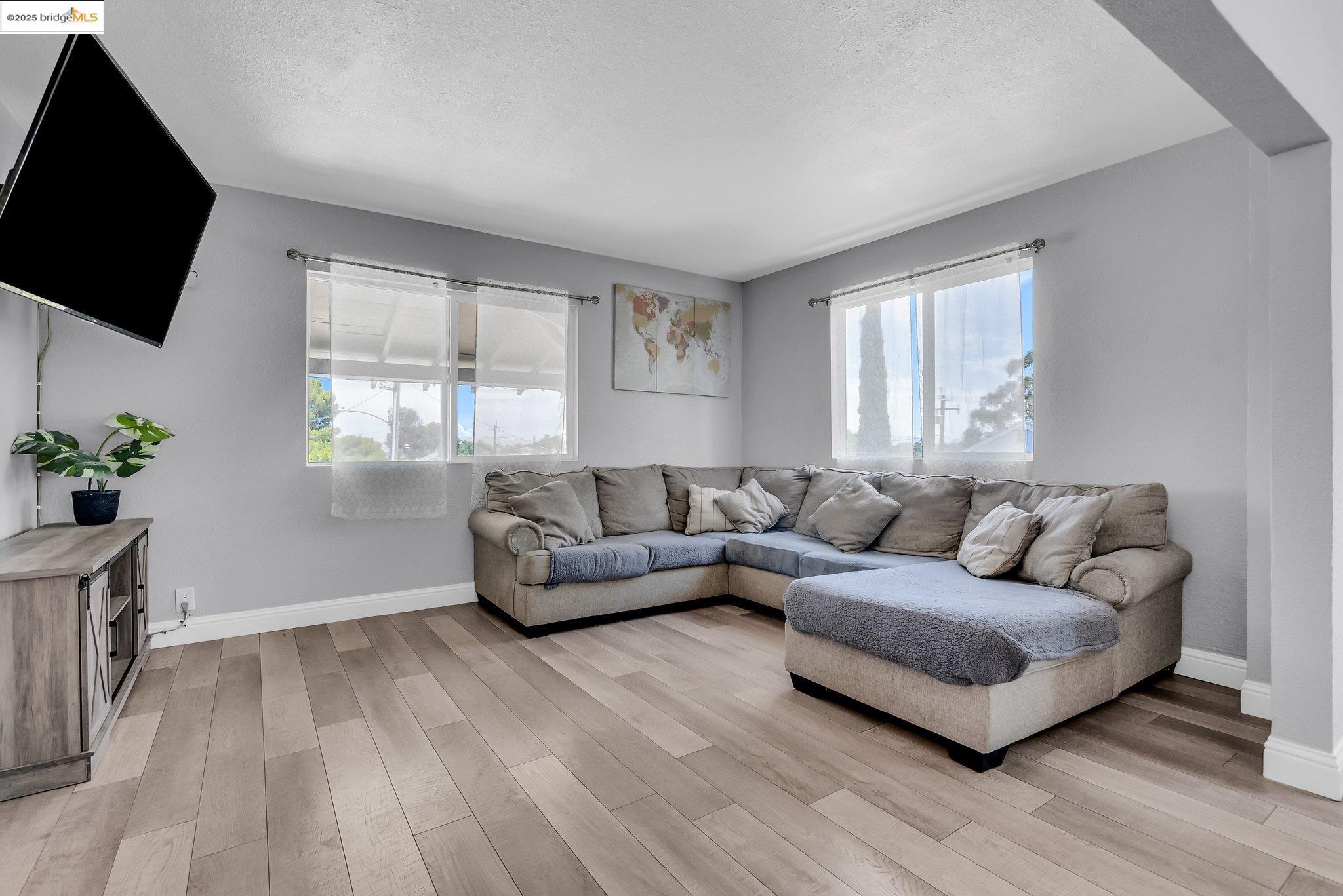 Detail Gallery Image 8 of 47 For 2350 W Shell Ave, Martinez,  CA 94553 - 4 Beds | 2 Baths