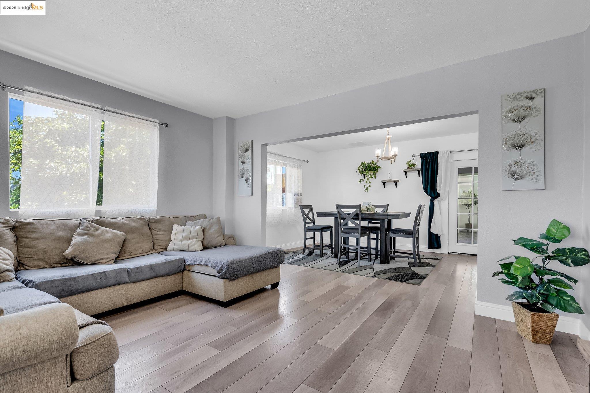 Detail Gallery Image 10 of 47 For 2350 W Shell Ave, Martinez,  CA 94553 - 4 Beds | 2 Baths