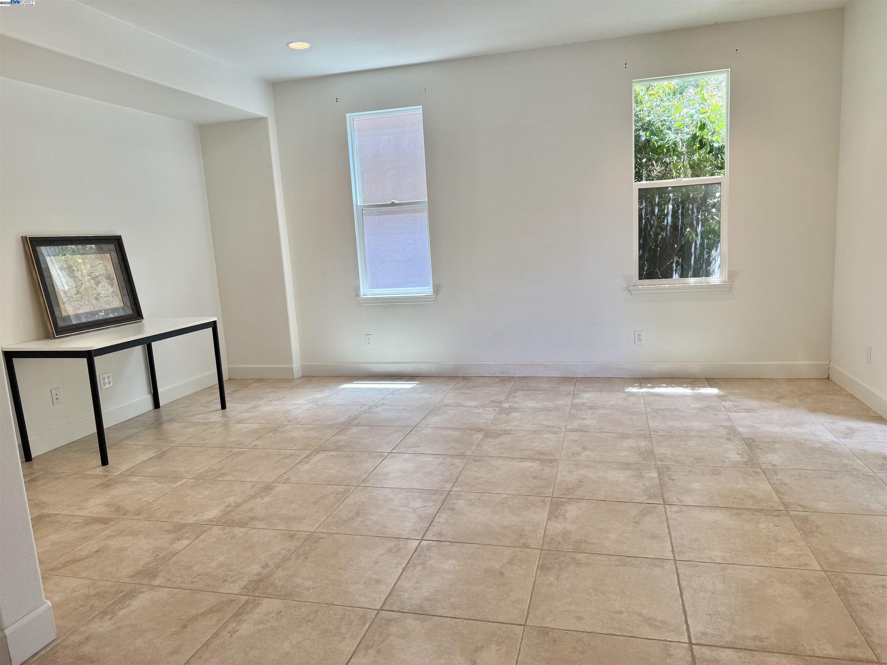 Detail Gallery Image 11 of 43 For 23654 Saklan Rd, Hayward,  CA 94545 - 3 Beds | 3/1 Baths