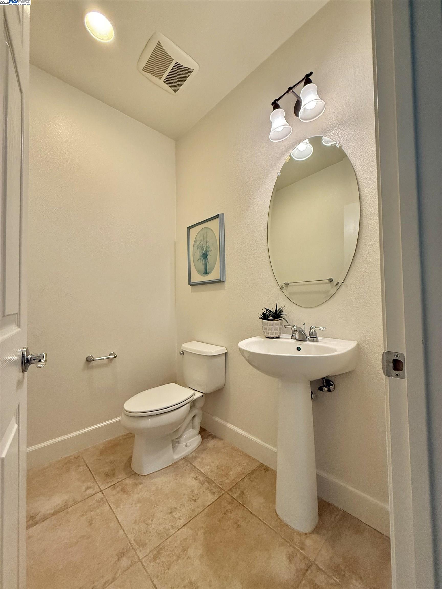 Detail Gallery Image 13 of 43 For 23654 Saklan Rd, Hayward,  CA 94545 - 3 Beds | 3/1 Baths