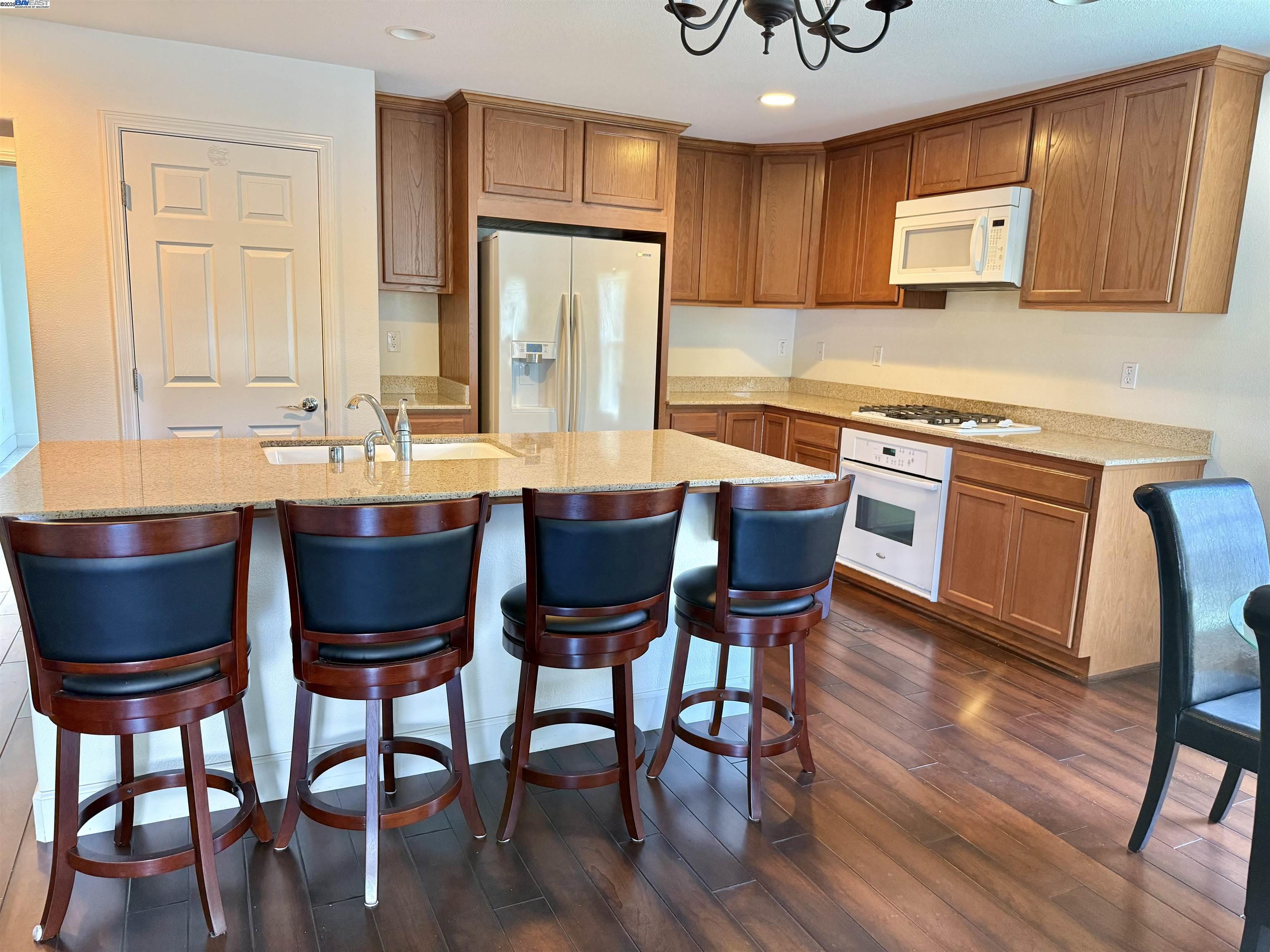 Detail Gallery Image 14 of 43 For 23654 Saklan Rd, Hayward,  CA 94545 - 3 Beds | 3/1 Baths