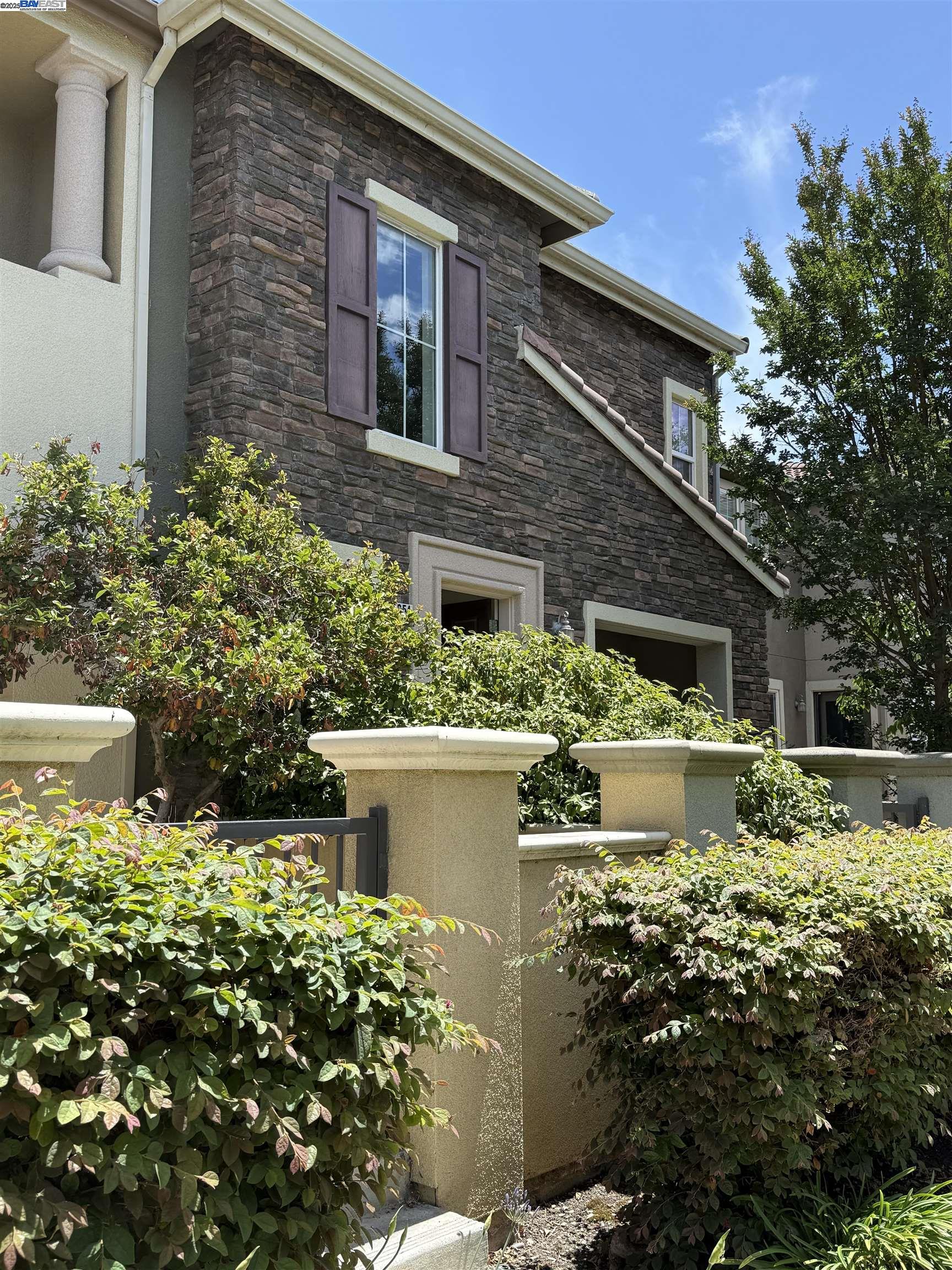 Detail Gallery Image 5 of 43 For 23654 Saklan Rd, Hayward,  CA 94545 - 3 Beds | 3/1 Baths
