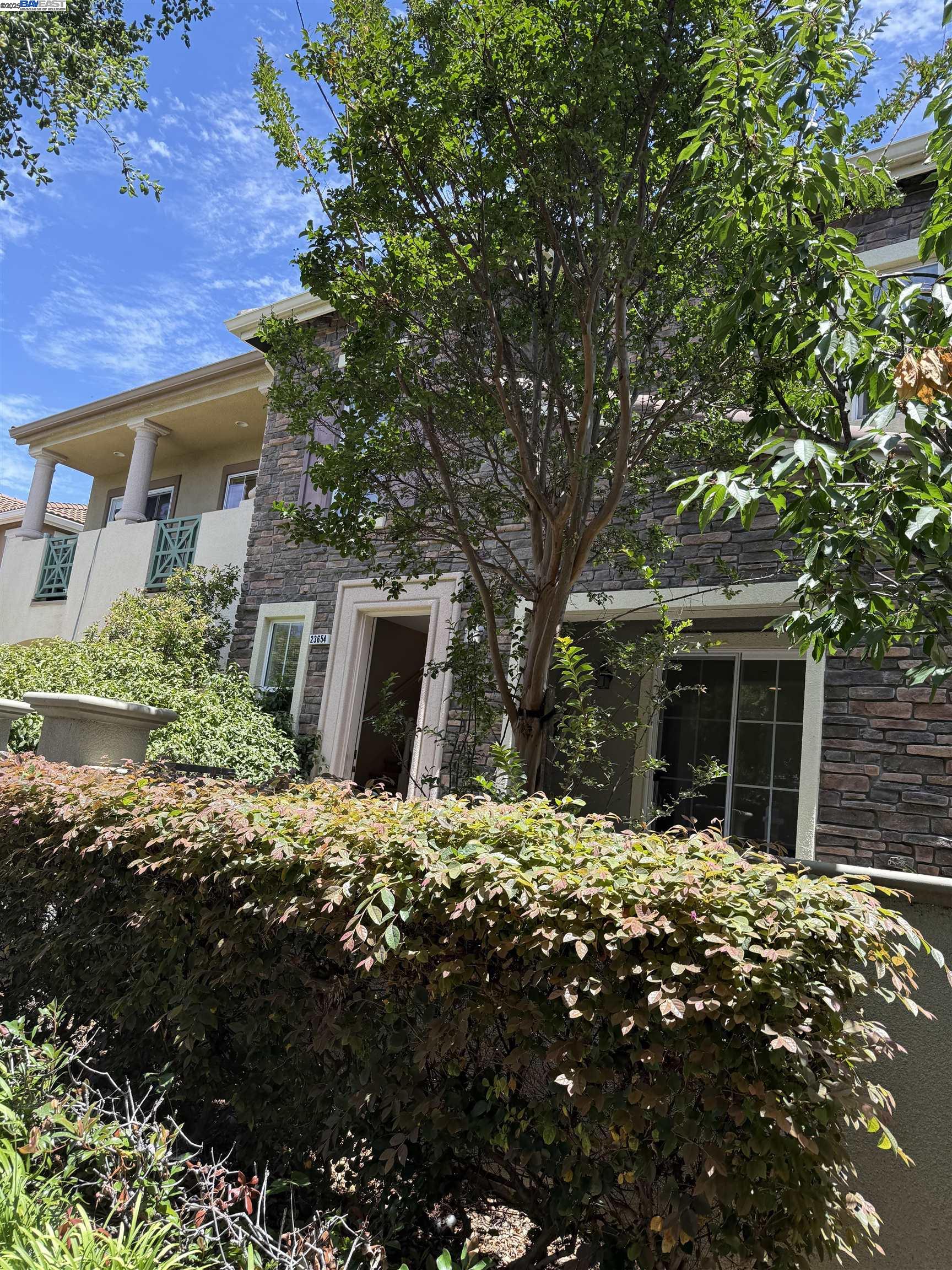 Detail Gallery Image 7 of 43 For 23654 Saklan Rd, Hayward,  CA 94545 - 3 Beds | 3/1 Baths