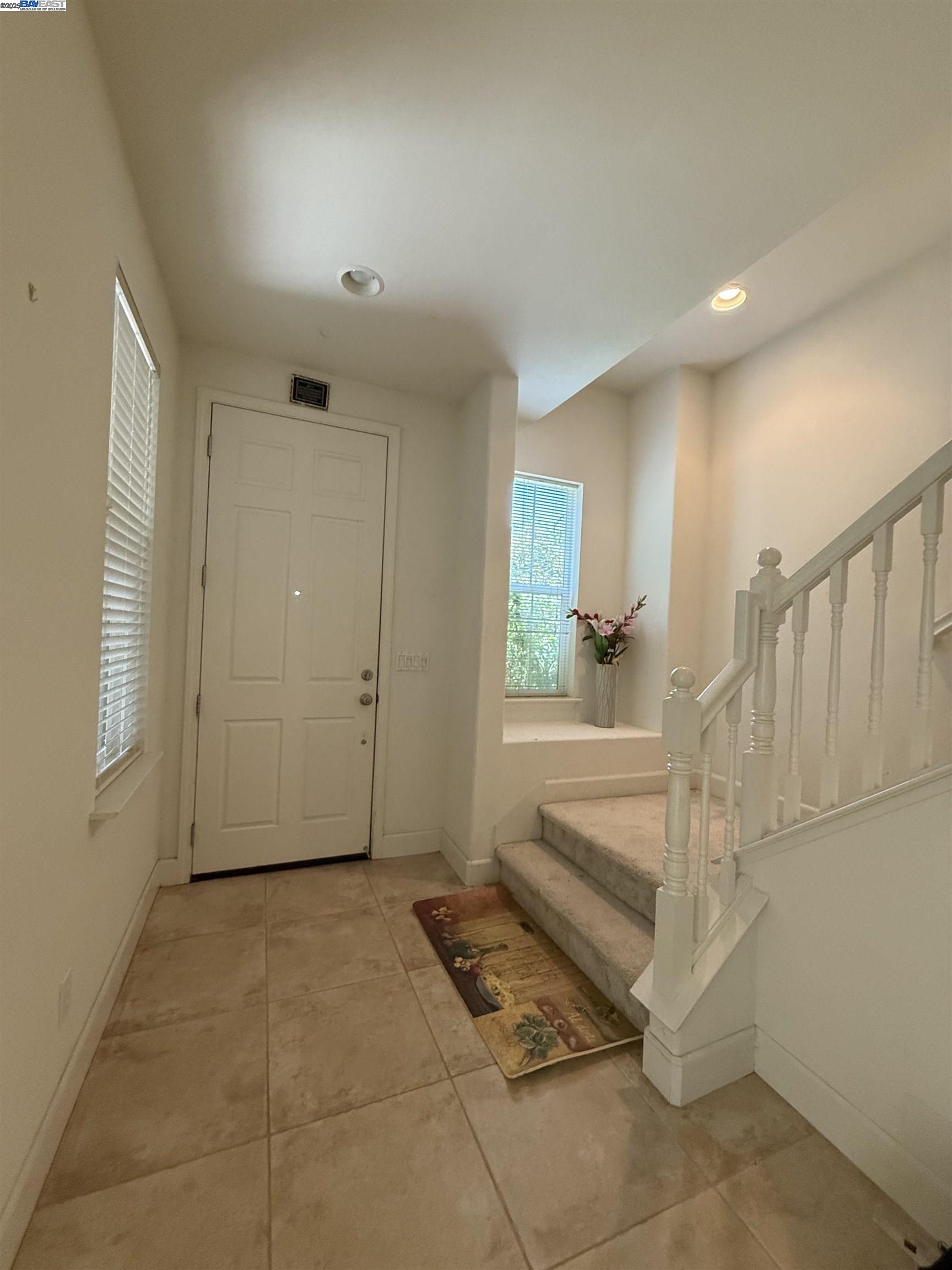 Detail Gallery Image 9 of 43 For 23654 Saklan Rd, Hayward,  CA 94545 - 3 Beds | 3/1 Baths