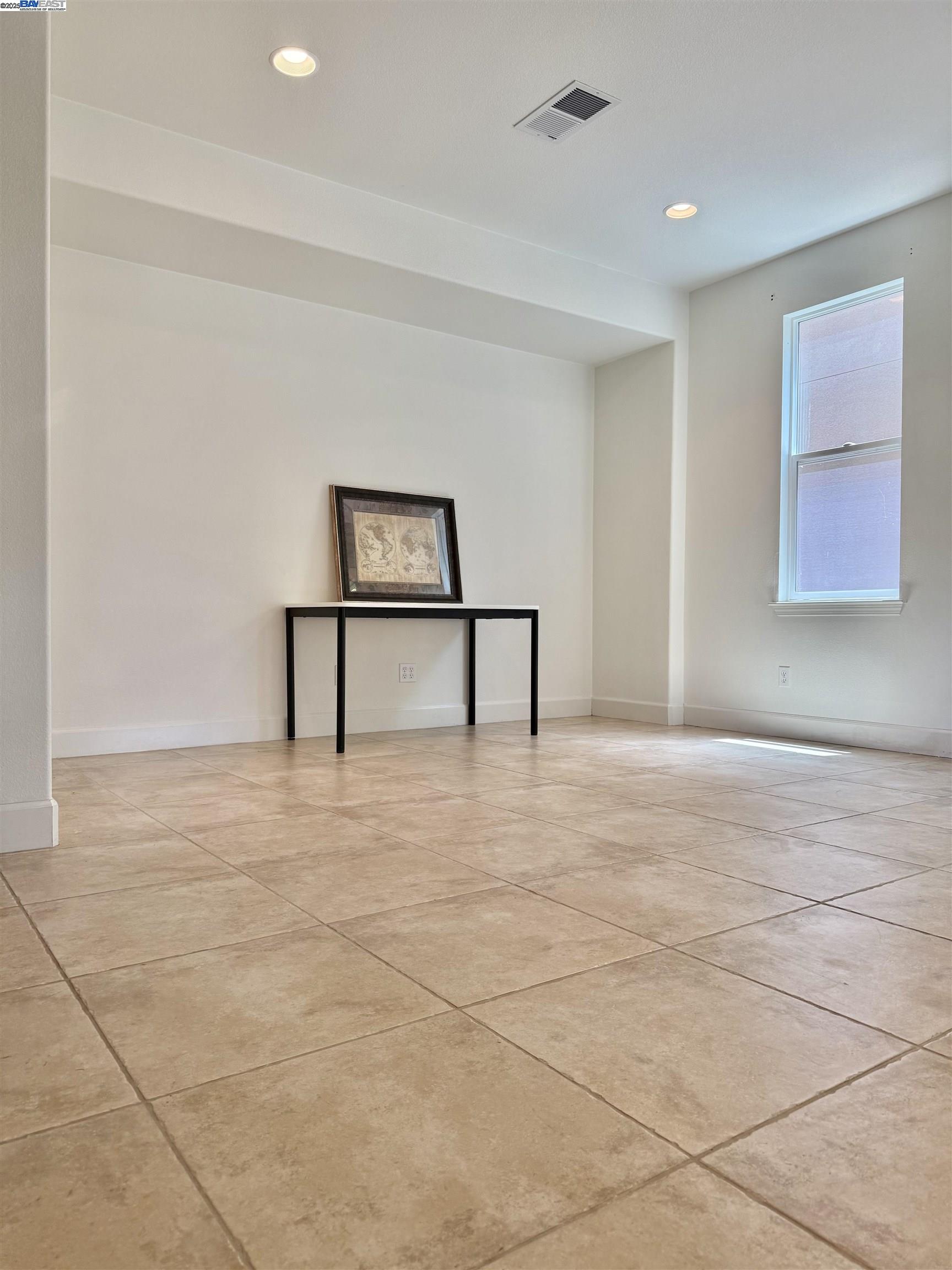 Detail Gallery Image 10 of 43 For 23654 Saklan Rd, Hayward,  CA 94545 - 3 Beds | 3/1 Baths