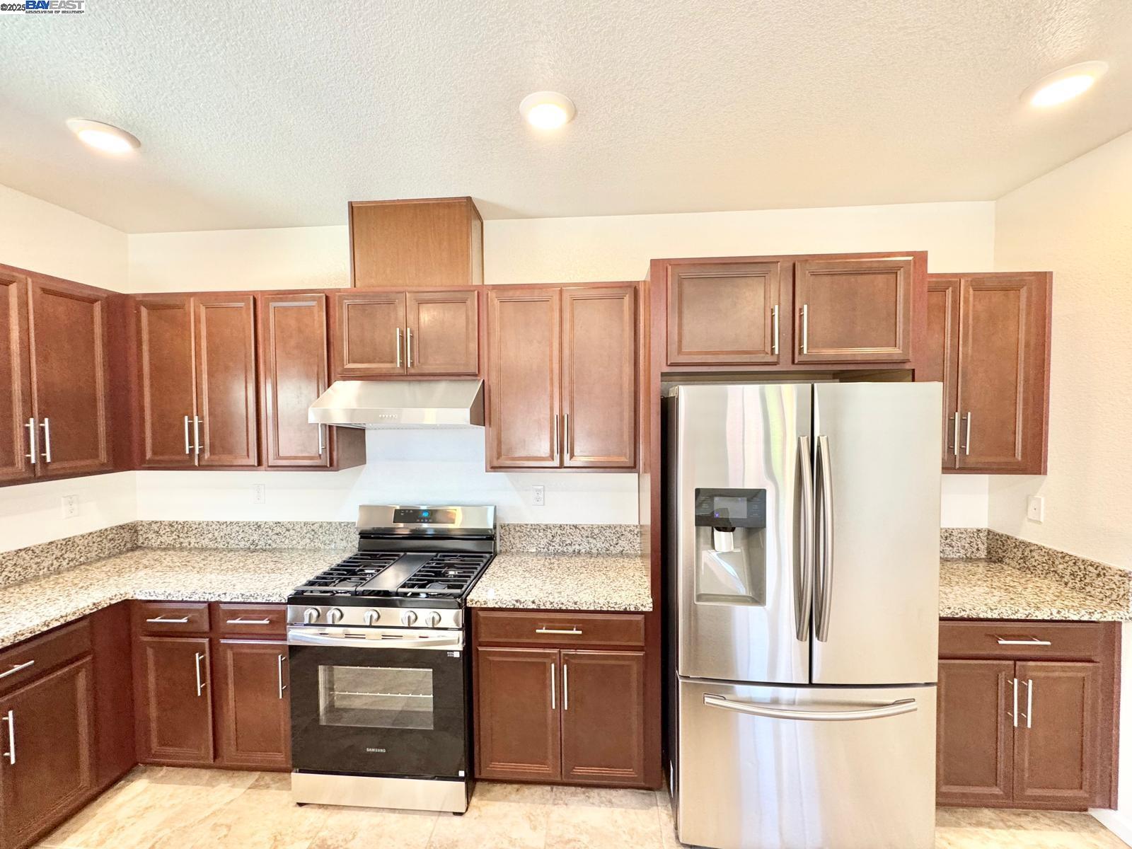 Detail Gallery Image 19 of 37 For 597 Pendragon St, Manteca,  CA 95337 - 4 Beds | 2 Baths