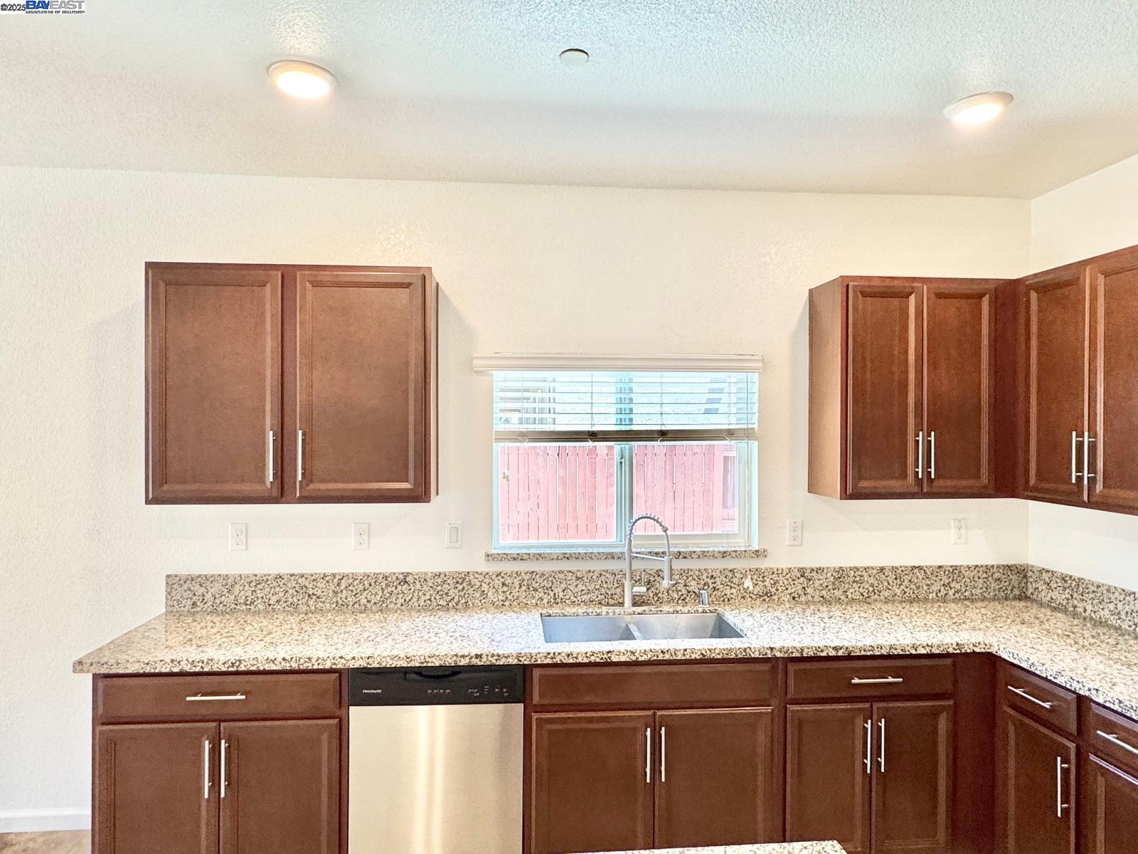 Detail Gallery Image 20 of 37 For 597 Pendragon St, Manteca,  CA 95337 - 4 Beds | 2 Baths