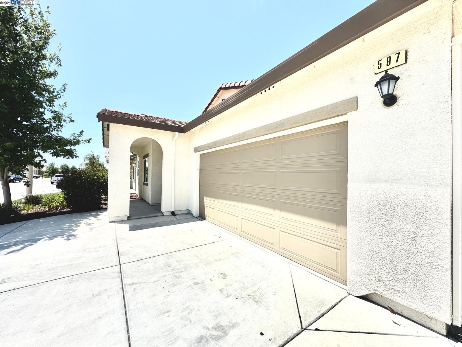 Detail Gallery Image 3 of 37 For 597 Pendragon St, Manteca,  CA 95337 - 4 Beds | 2 Baths