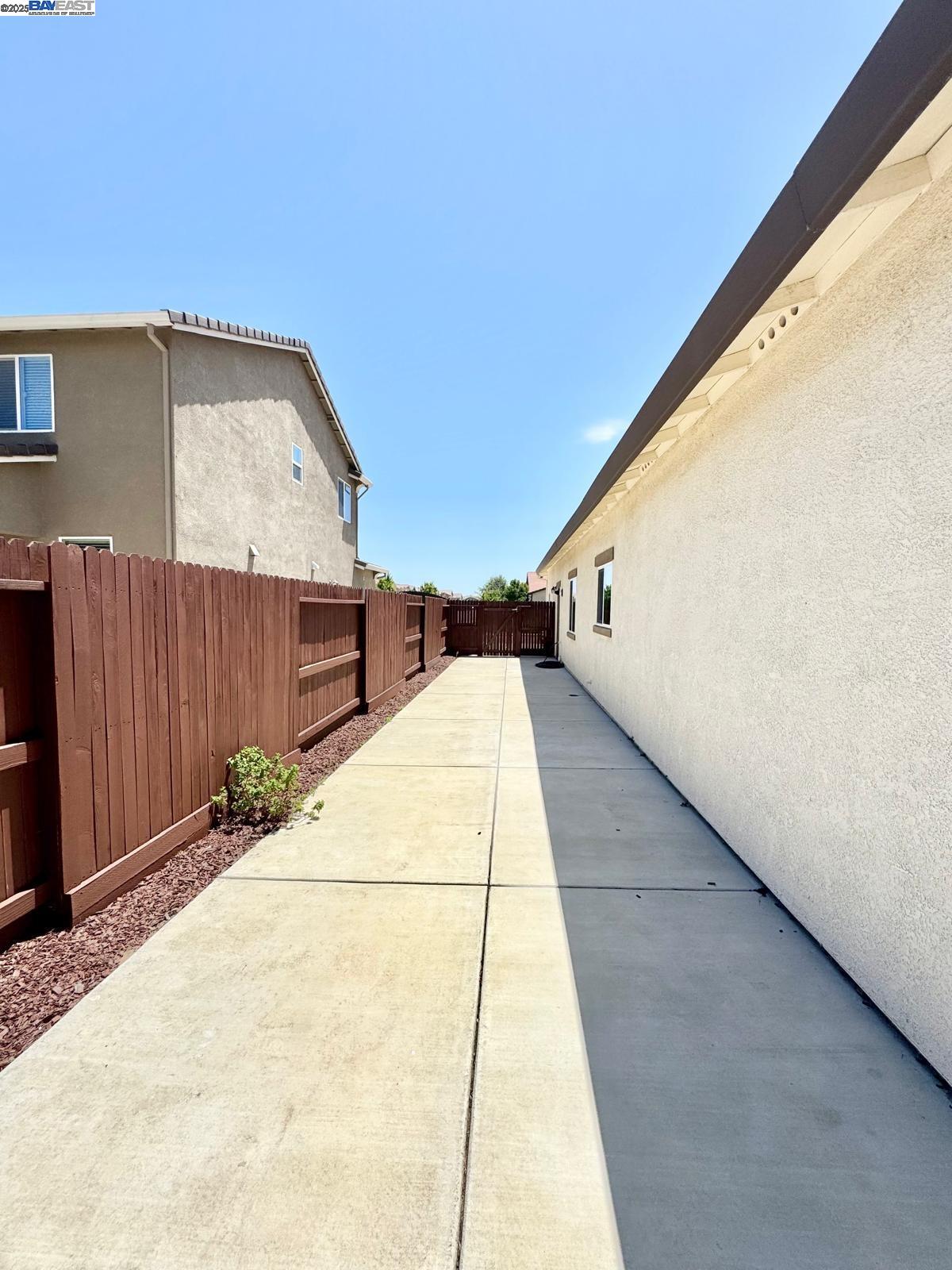 Detail Gallery Image 33 of 37 For 597 Pendragon St, Manteca,  CA 95337 - 4 Beds | 2 Baths