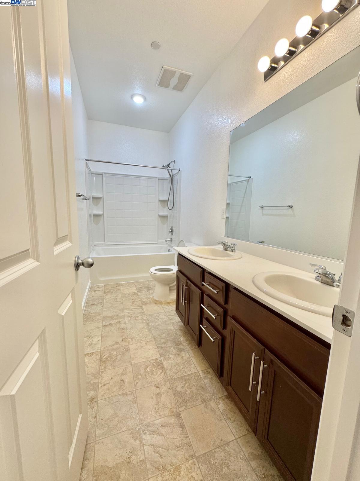 Detail Gallery Image 6 of 37 For 597 Pendragon St, Manteca,  CA 95337 - 4 Beds | 2 Baths