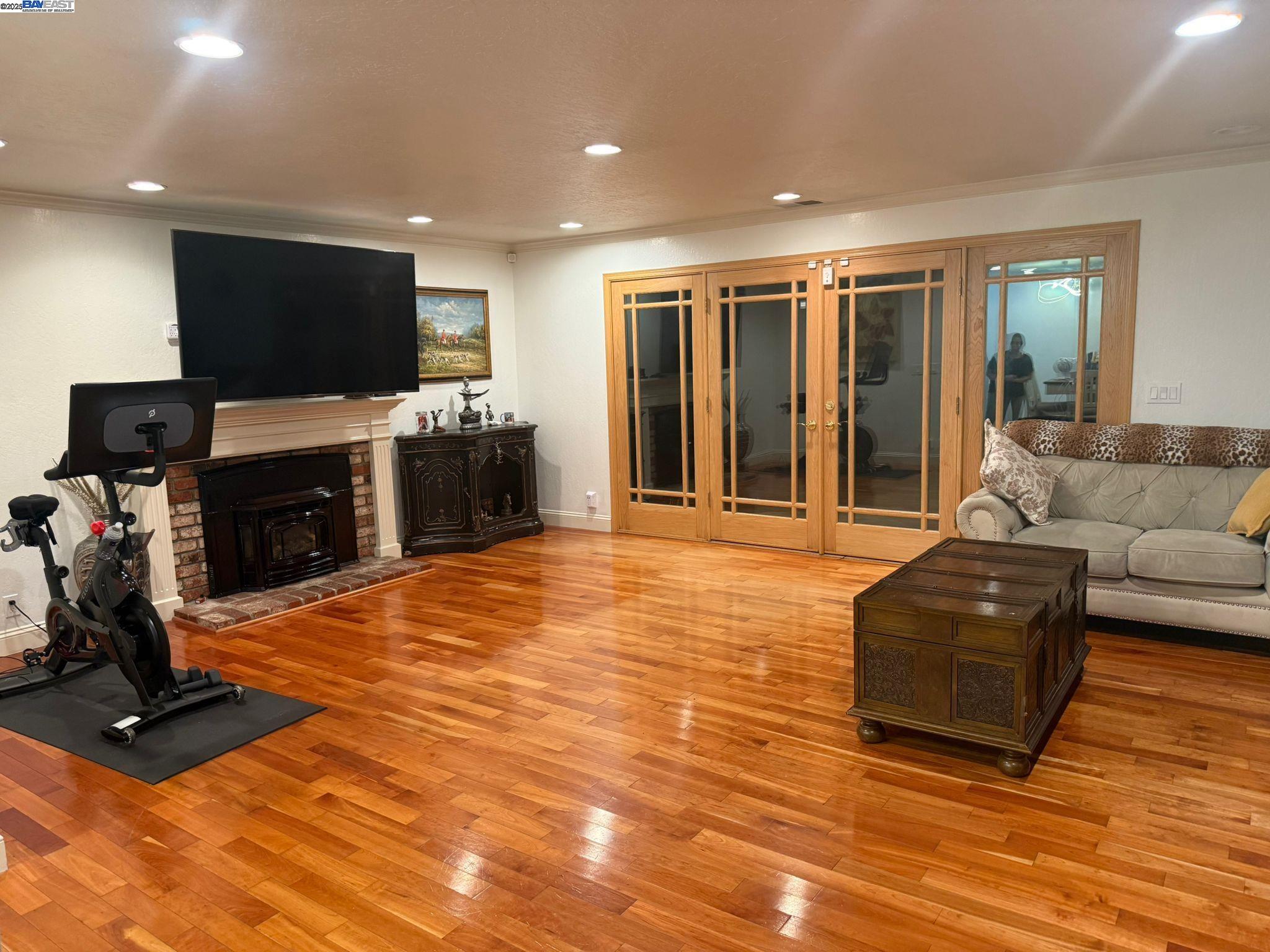 Detail Gallery Image 3 of 12 For 1241 Arlington Rd, Livermore,  CA 94551 - 3 Beds | 2 Baths