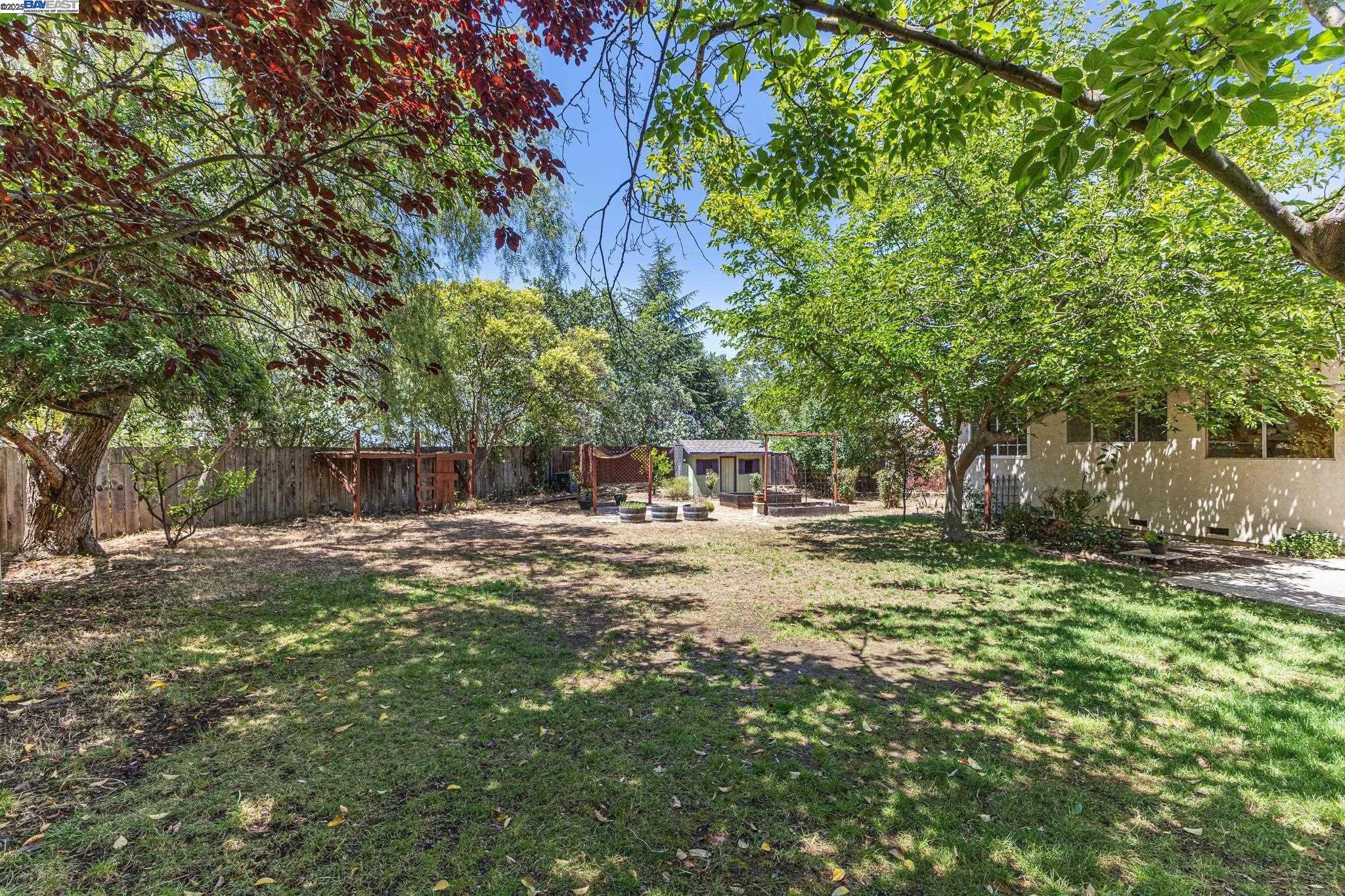 Detail Gallery Image 3 of 35 For 3484 Bordeaux Pl, Pleasanton,  CA 94566 - 4 Beds | 2/1 Baths