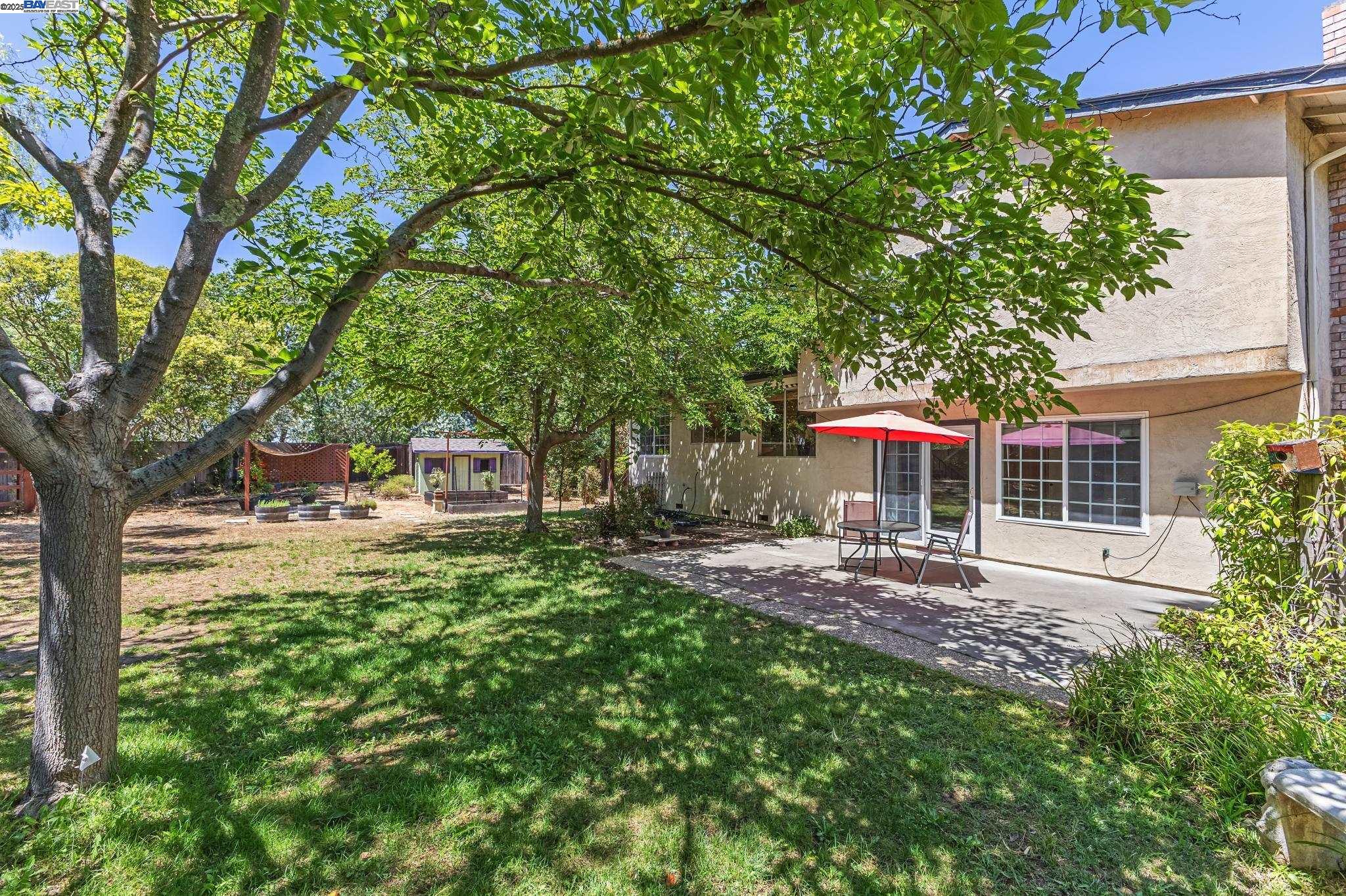 Detail Gallery Image 28 of 35 For 3484 Bordeaux Pl, Pleasanton,  CA 94566 - 4 Beds | 2/1 Baths