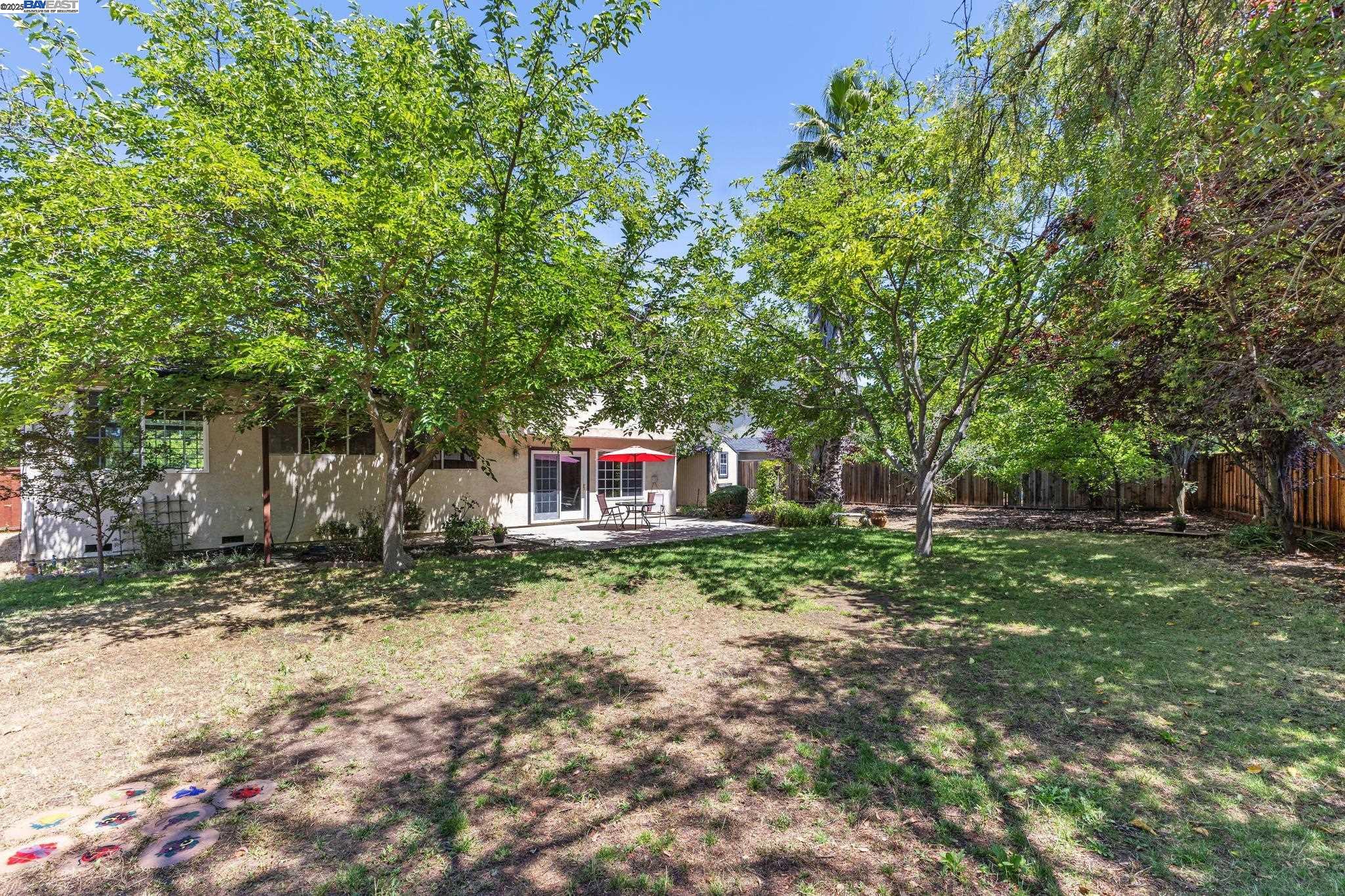 Detail Gallery Image 30 of 35 For 3484 Bordeaux Pl, Pleasanton,  CA 94566 - 4 Beds | 2/1 Baths