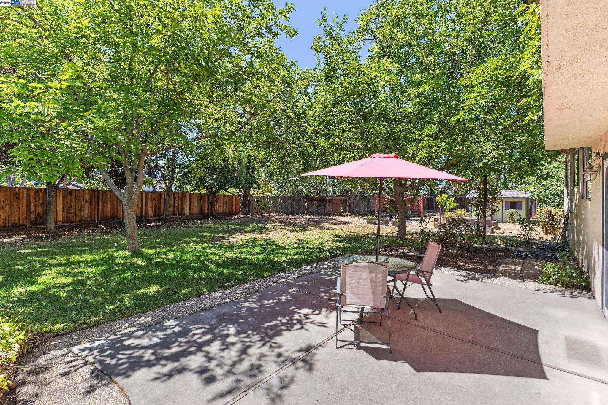 Detail Gallery Image 4 of 35 For 3484 Bordeaux Pl, Pleasanton,  CA 94566 - 4 Beds | 2/1 Baths