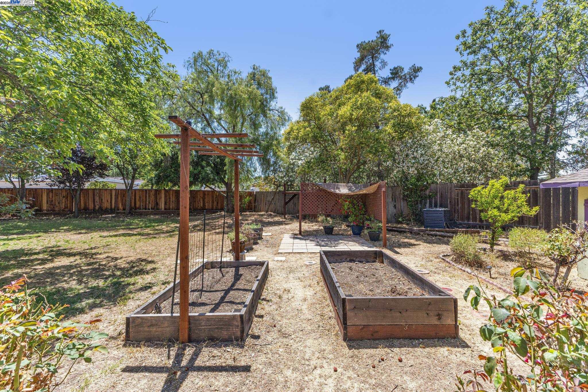 Detail Gallery Image 31 of 35 For 3484 Bordeaux Pl, Pleasanton,  CA 94566 - 4 Beds | 2/1 Baths