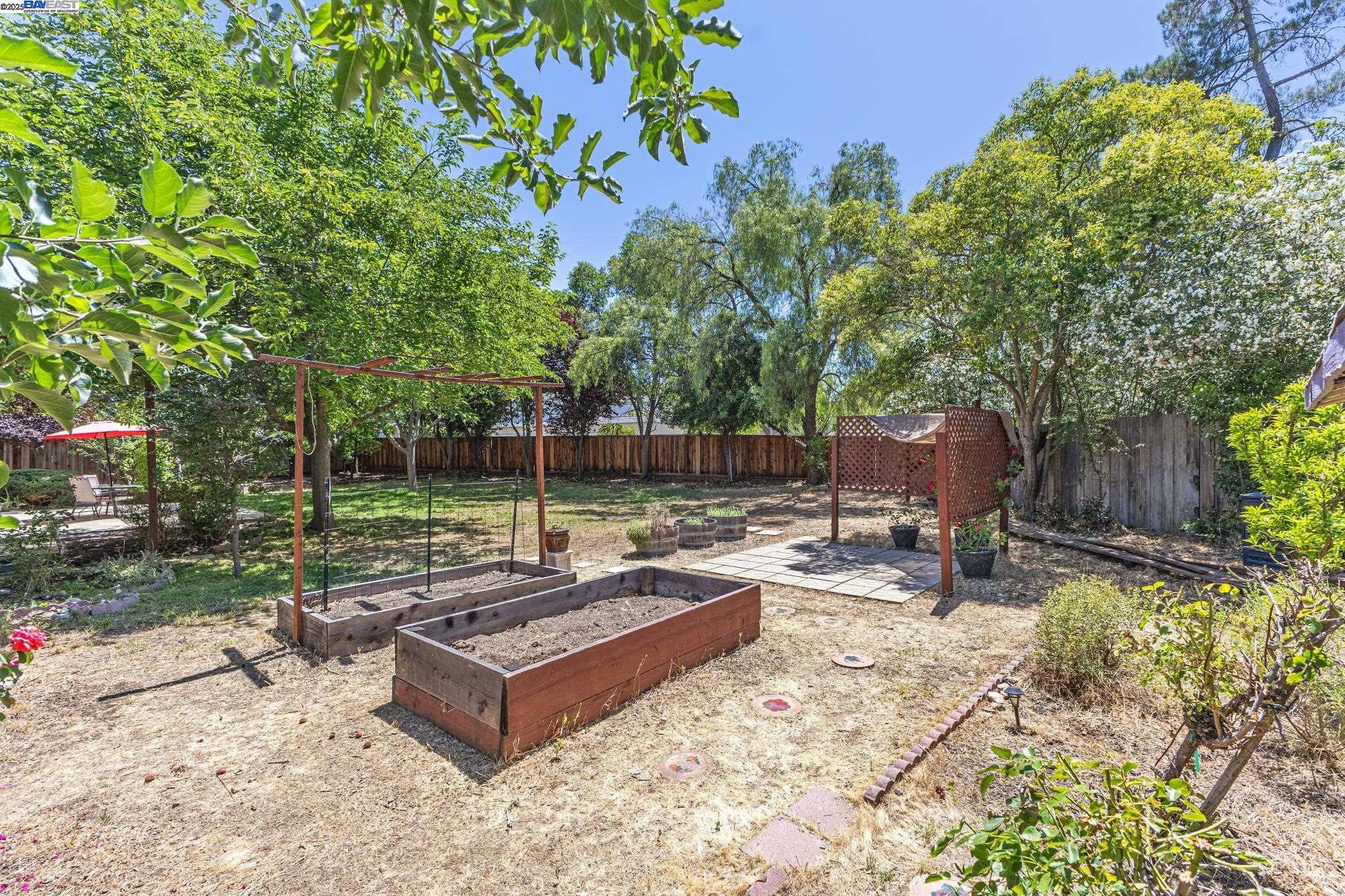Detail Gallery Image 32 of 35 For 3484 Bordeaux Pl, Pleasanton,  CA 94566 - 4 Beds | 2/1 Baths