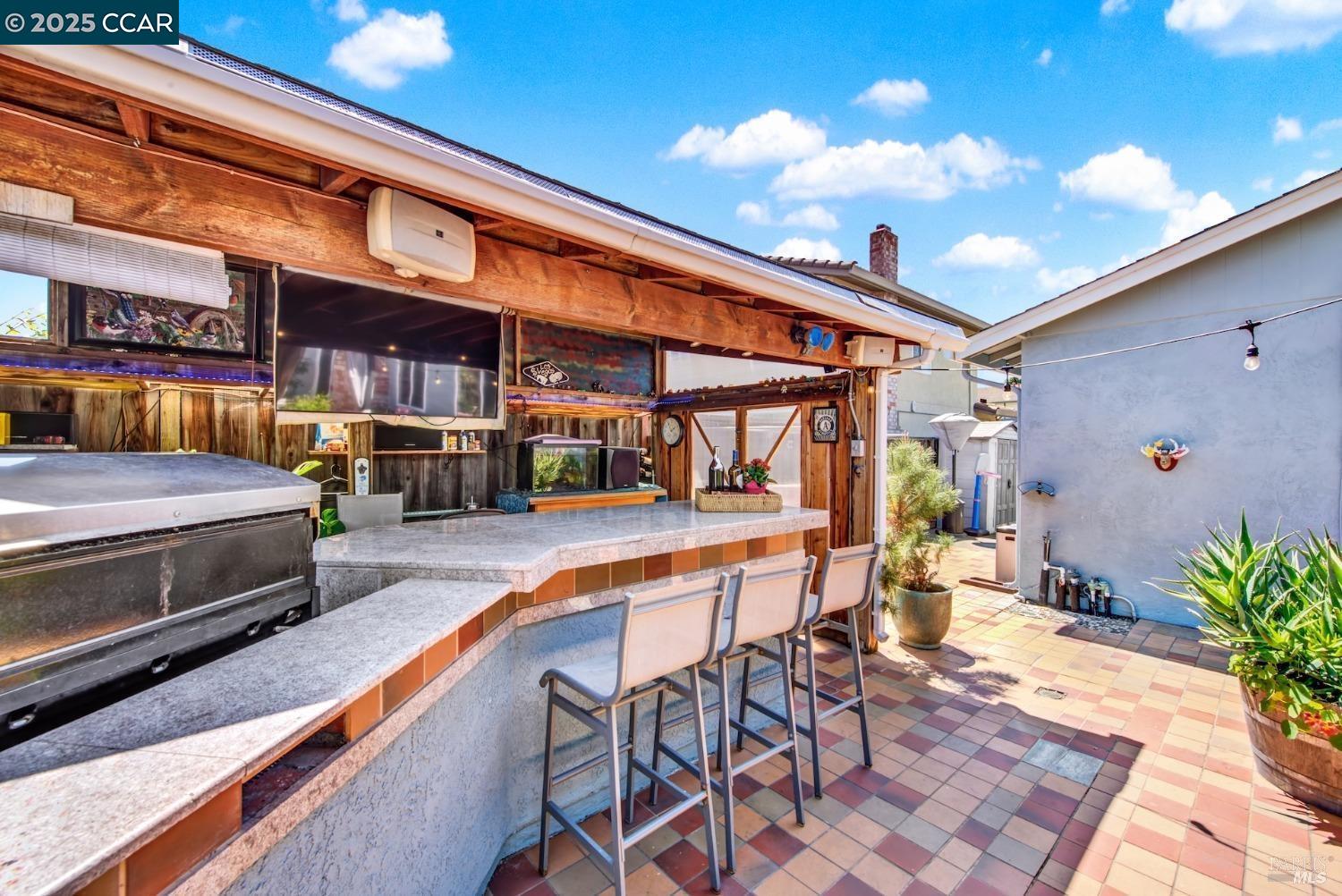 Detail Gallery Image 14 of 20 For 139 Pepperwood St, Hercules,  CA 94547 - 3 Beds | 2 Baths