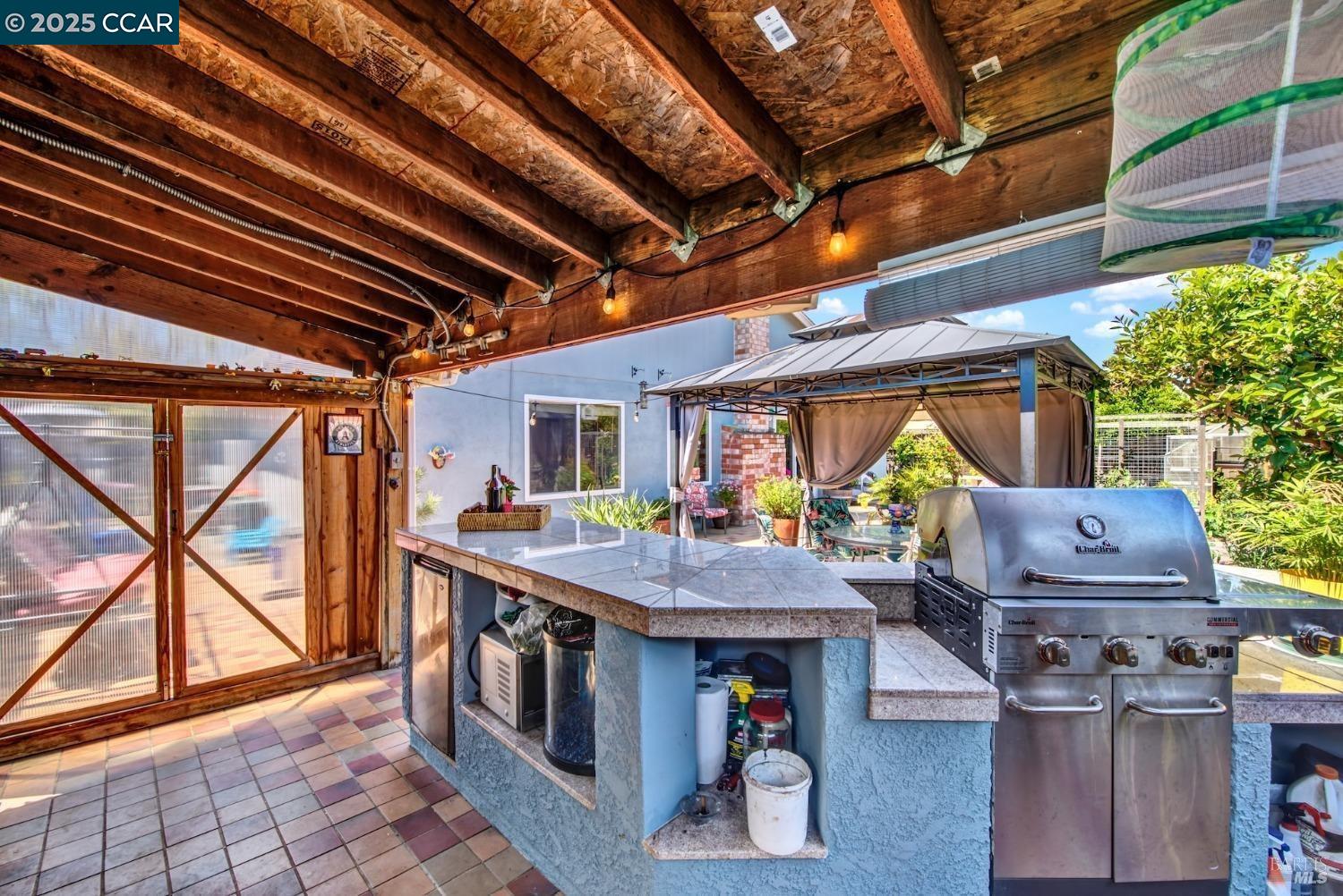 Detail Gallery Image 15 of 20 For 139 Pepperwood St, Hercules,  CA 94547 - 3 Beds | 2 Baths