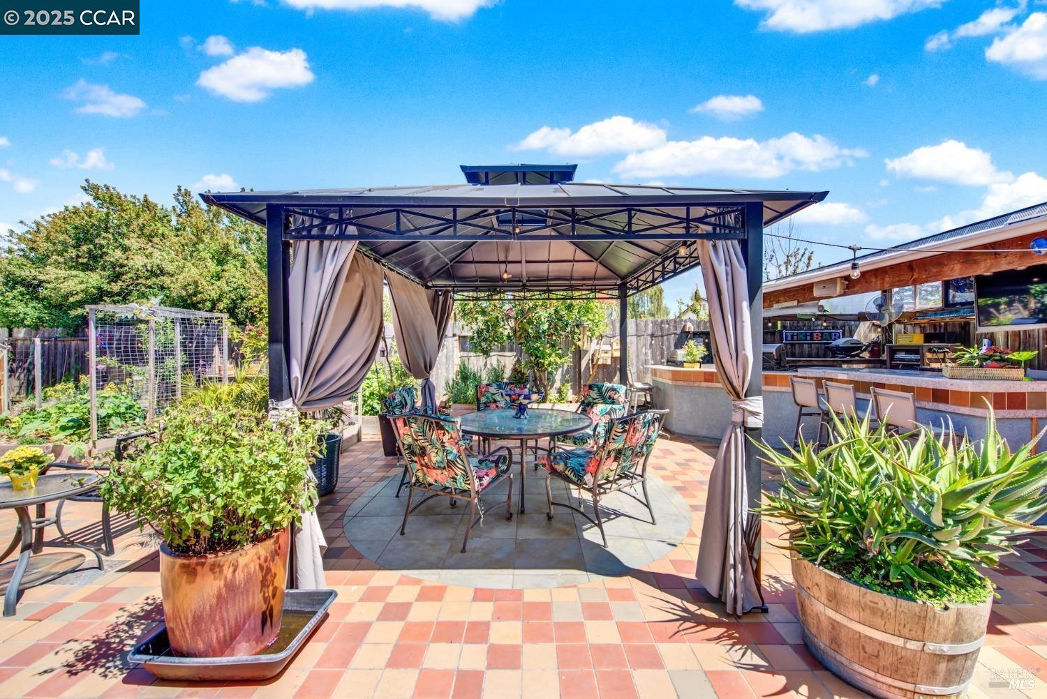 Detail Gallery Image 17 of 20 For 139 Pepperwood St, Hercules,  CA 94547 - 3 Beds | 2 Baths
