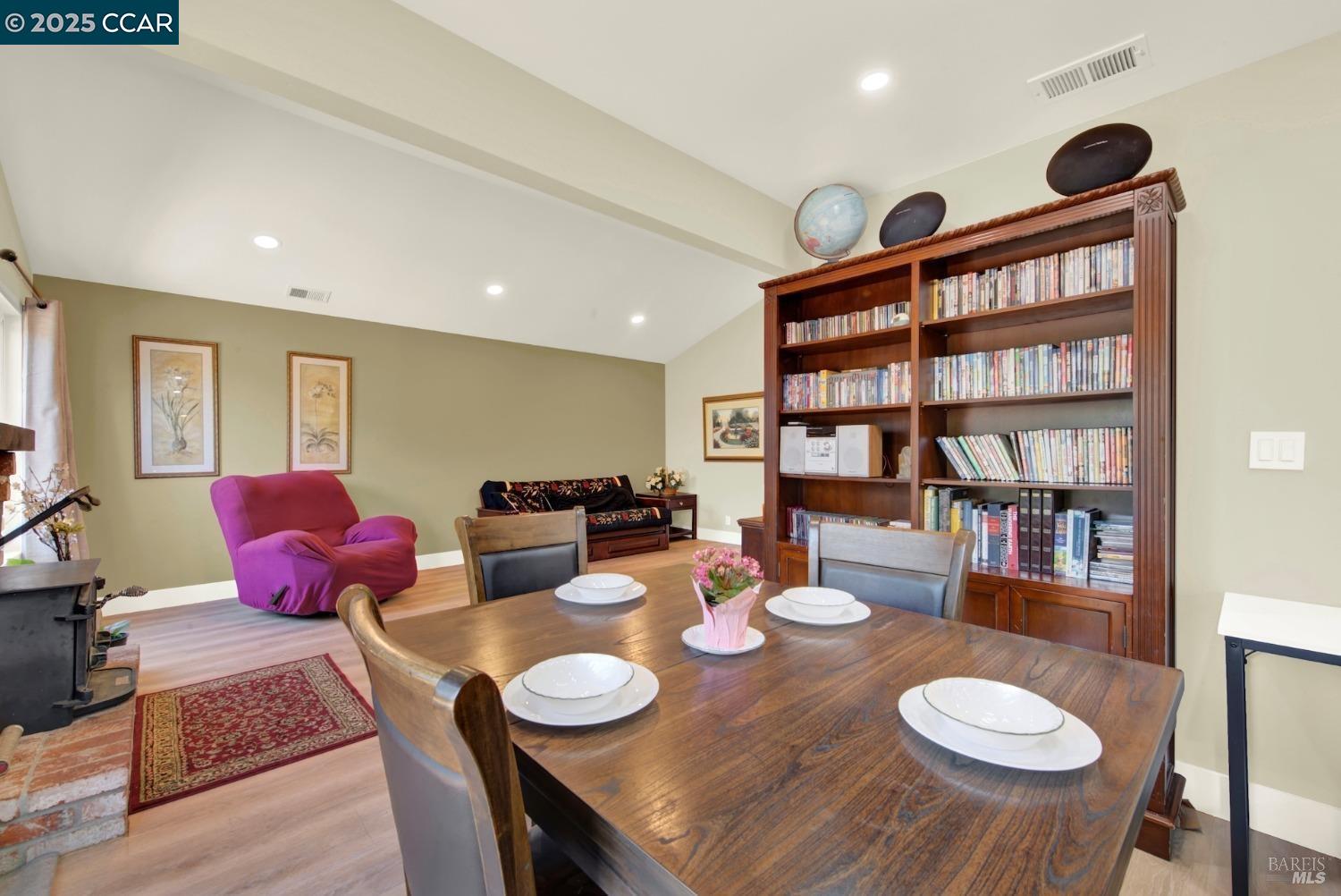 Detail Gallery Image 9 of 20 For 139 Pepperwood St, Hercules,  CA 94547 - 3 Beds | 2 Baths