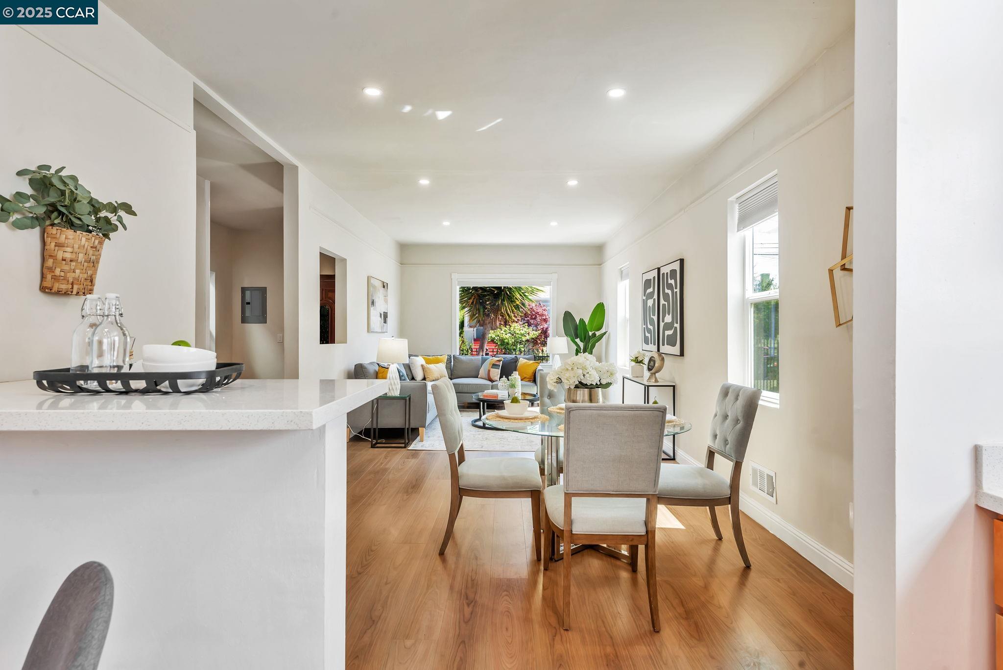 Detail Gallery Image 12 of 51 For 941 45th St, Oakland,  CA 94608 - 4 Beds | 3 Baths