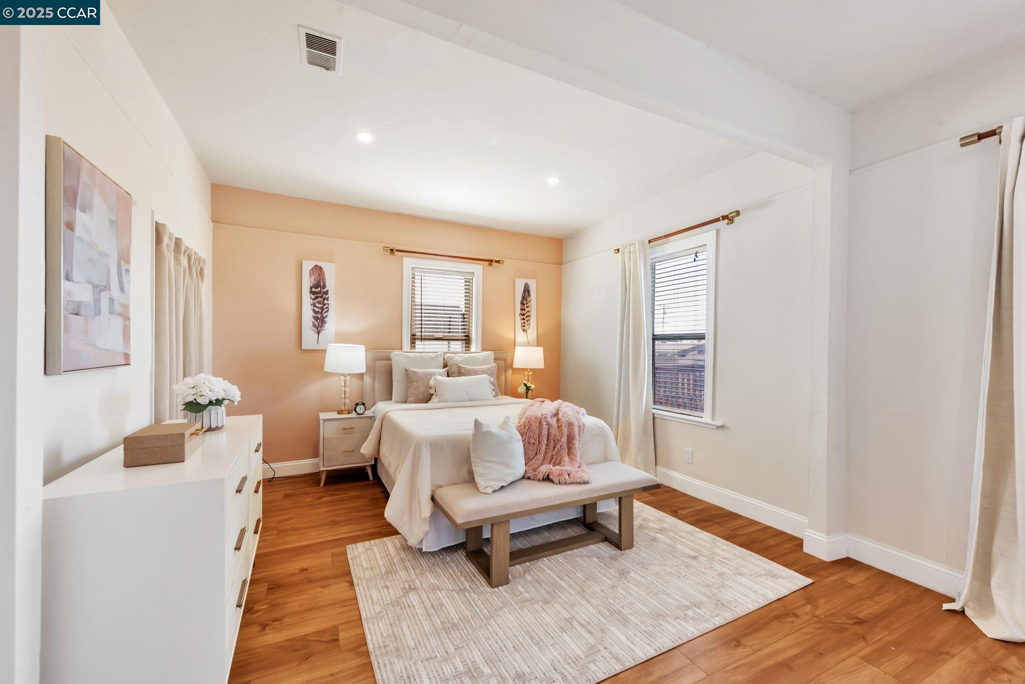 Detail Gallery Image 22 of 51 For 941 45th St, Oakland,  CA 94608 - 4 Beds | 3 Baths