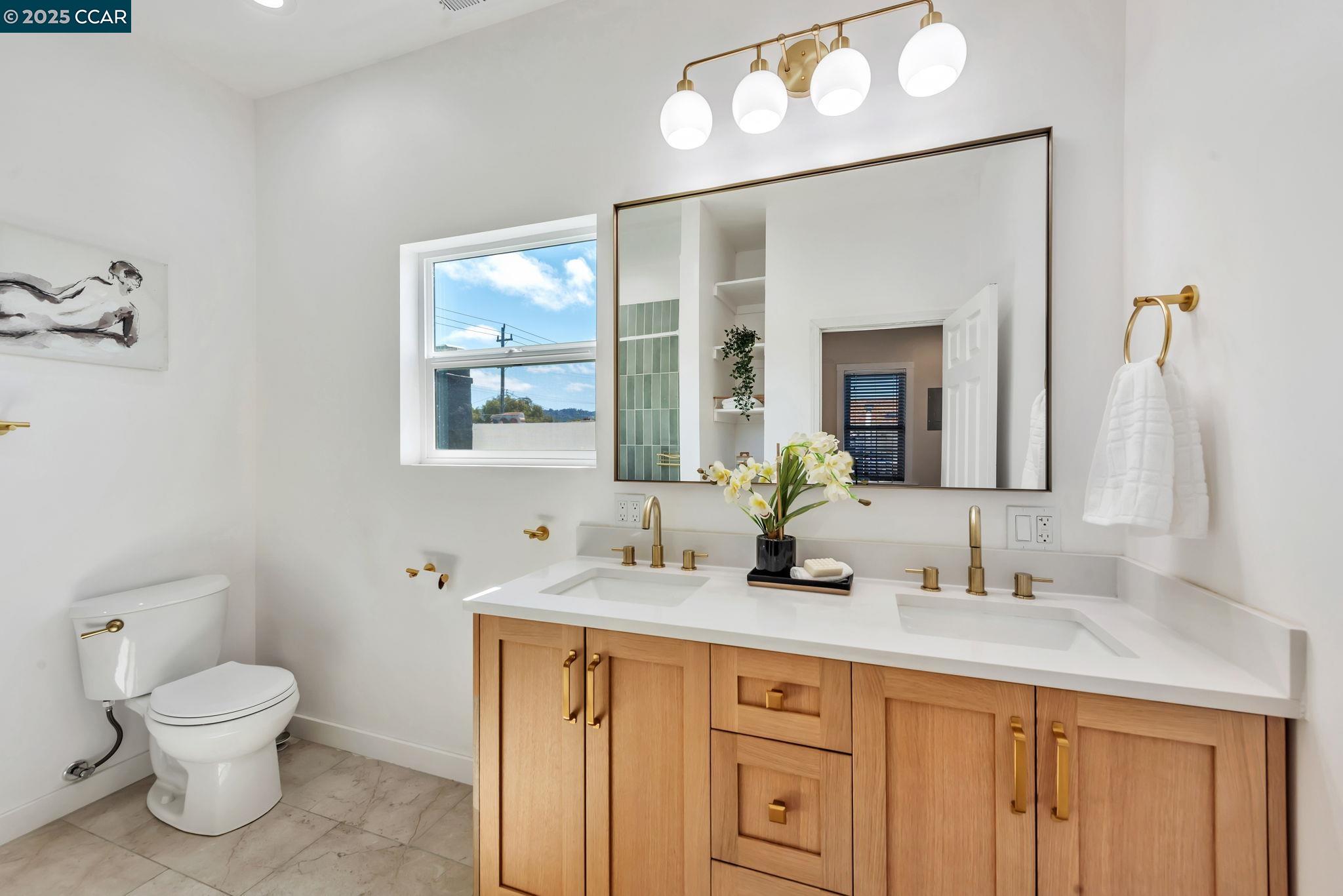 Detail Gallery Image 26 of 51 For 941 45th St, Oakland,  CA 94608 - 4 Beds | 3 Baths